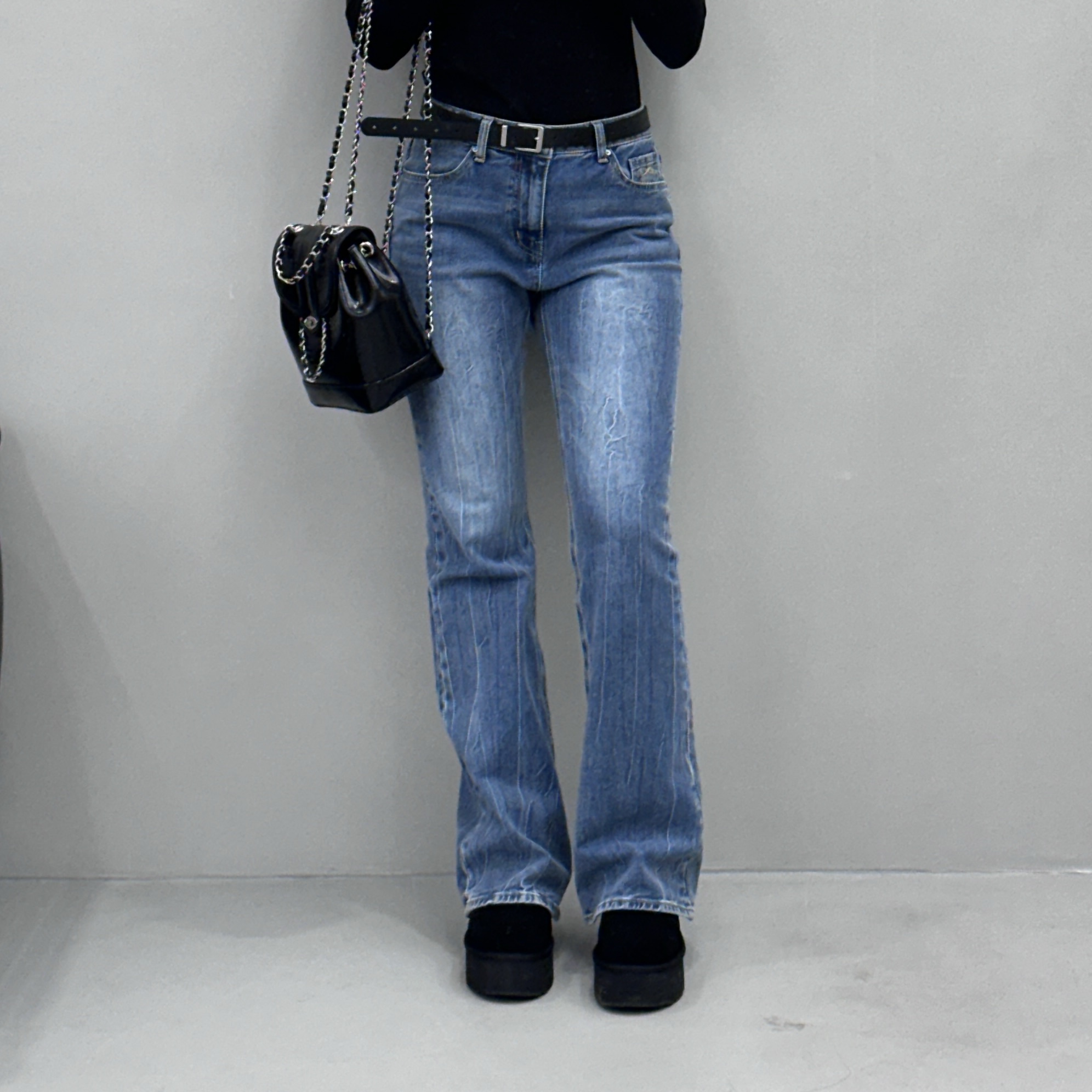 (W) UGG Classic Ultra Mini Platform Boots Black 착용 스타일