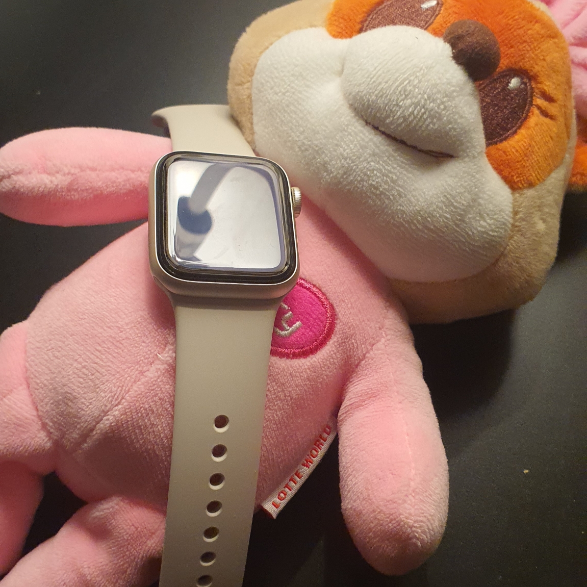 Apple Watch SE 2023 40mm GPS Starlight Aluminium Case with Sport Band S/M Starlight (Korean Ver.) 착용 스타일