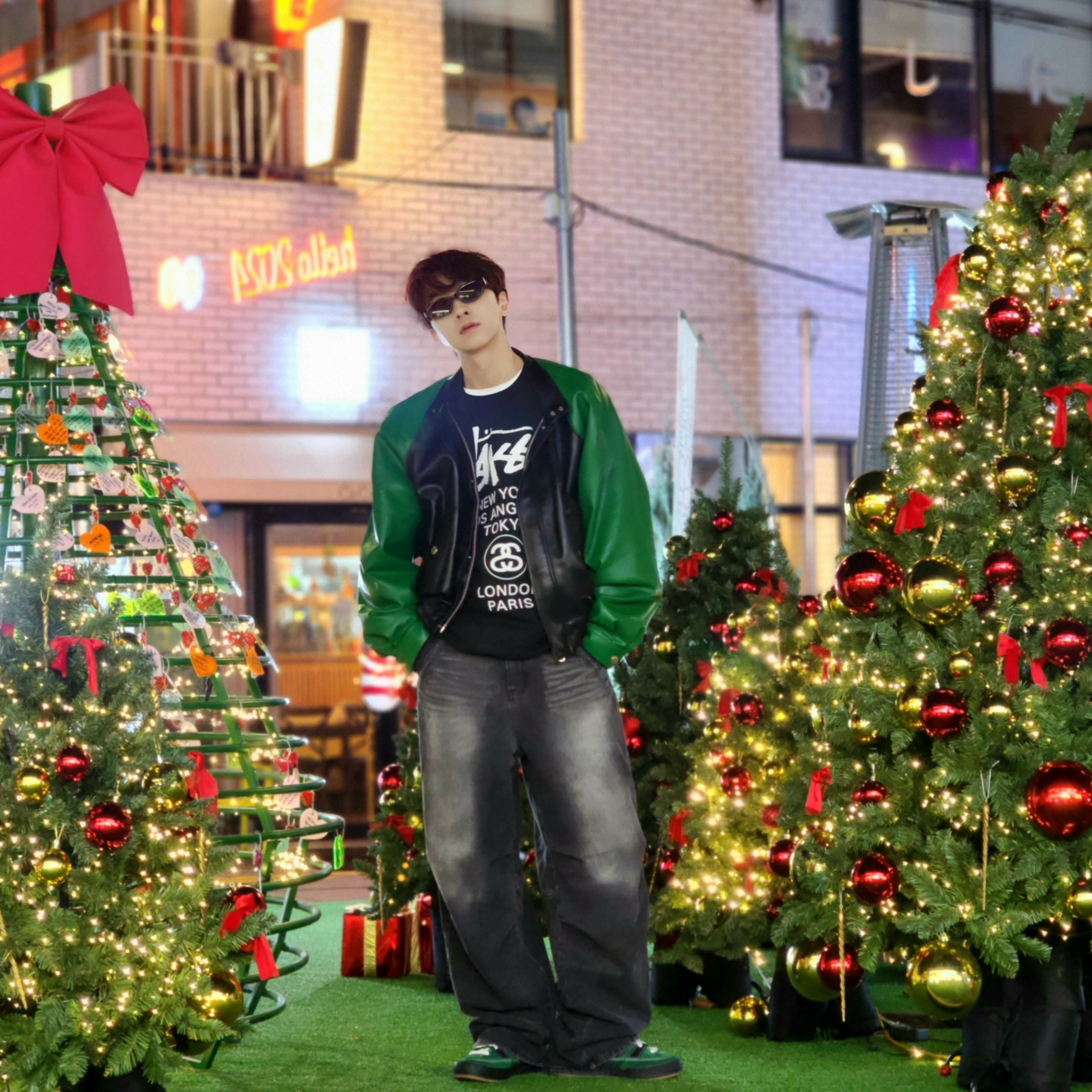 Stussy World Tour Crew Black 2023, Stussy World Tour Crew Pigment Dyed Black 착용 스타일 - 3