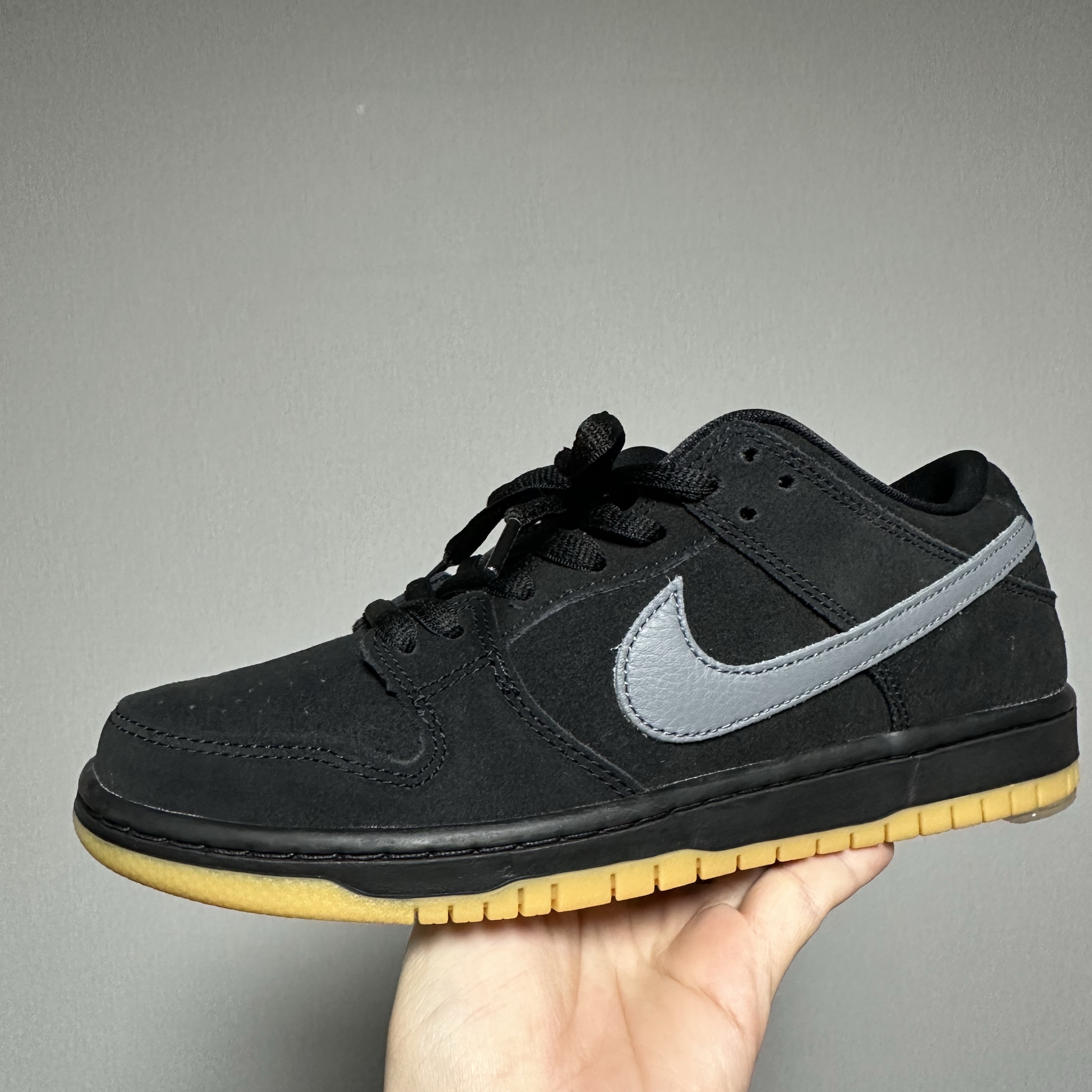 Nike SB Dunk Low Pro Black Cool Grey 착용 스타일 - 1