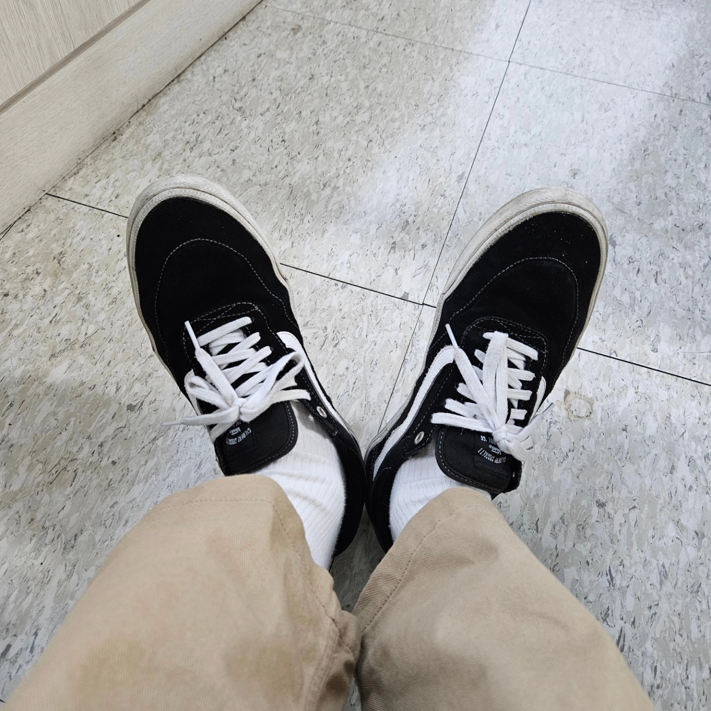 Vans x Palace Skate Old Skool Black White 착용 스타일 - 5