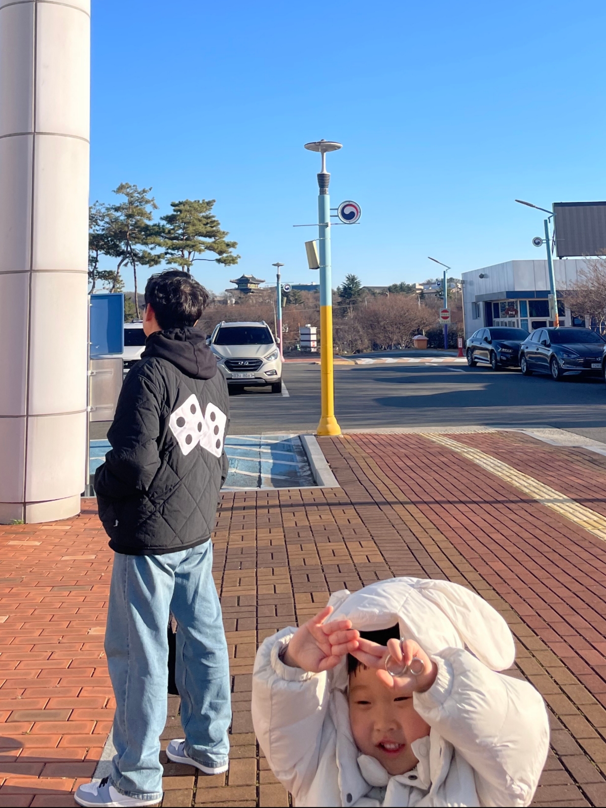 Stussy Dice Quilted Liner Jacket Black, Jordan 1 Retro High OG University Blue 착용 스타일 - 2