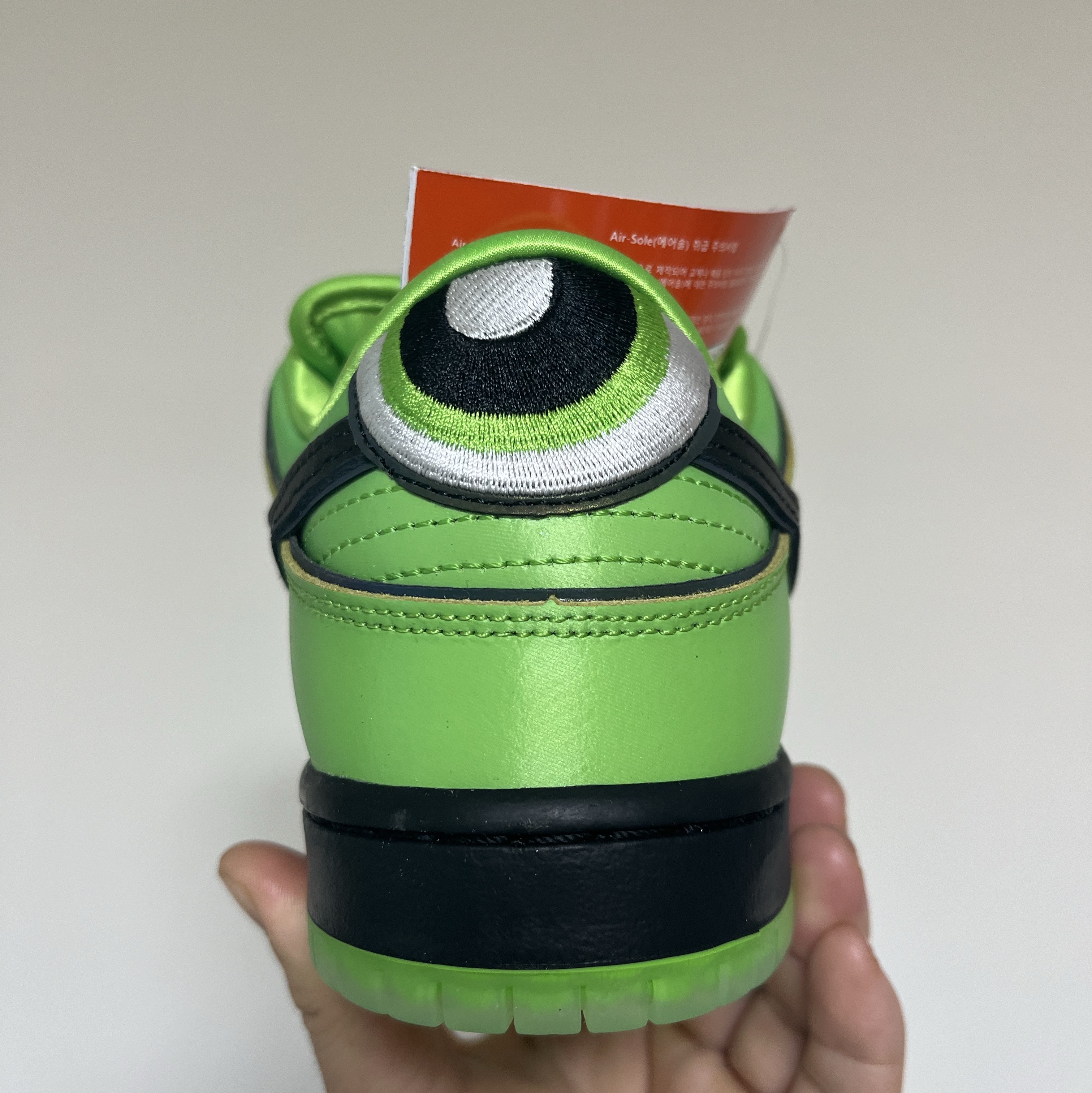 Nike x The Powerpuff Girls SB Dunk Low Pro QS Buttercup 착용 스타일 - 3