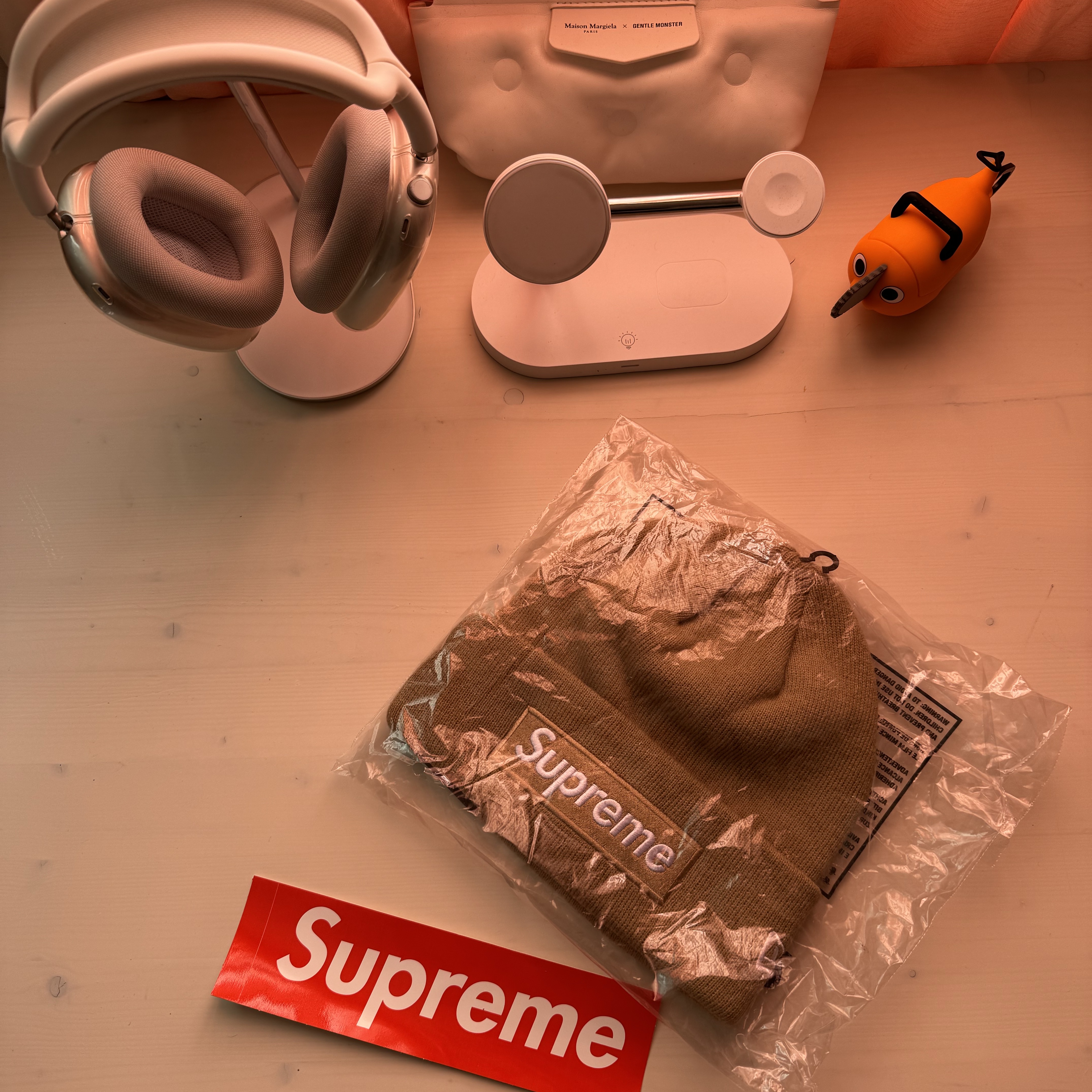 Supreme New Era Box Logo Beanie Dark Sand - 23FW 착용 스타일 - 3