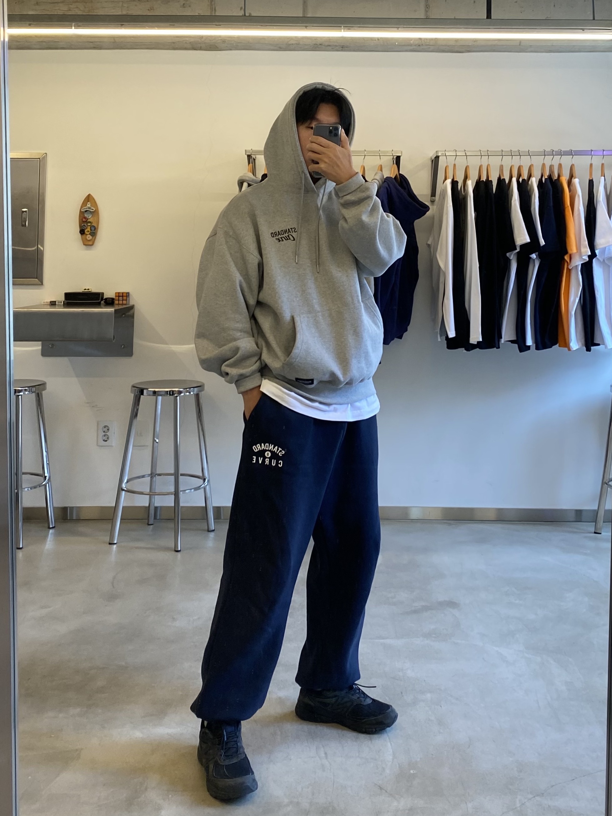 New Balance x JJJJound 990v4 Navy 착용 스타일 - 1