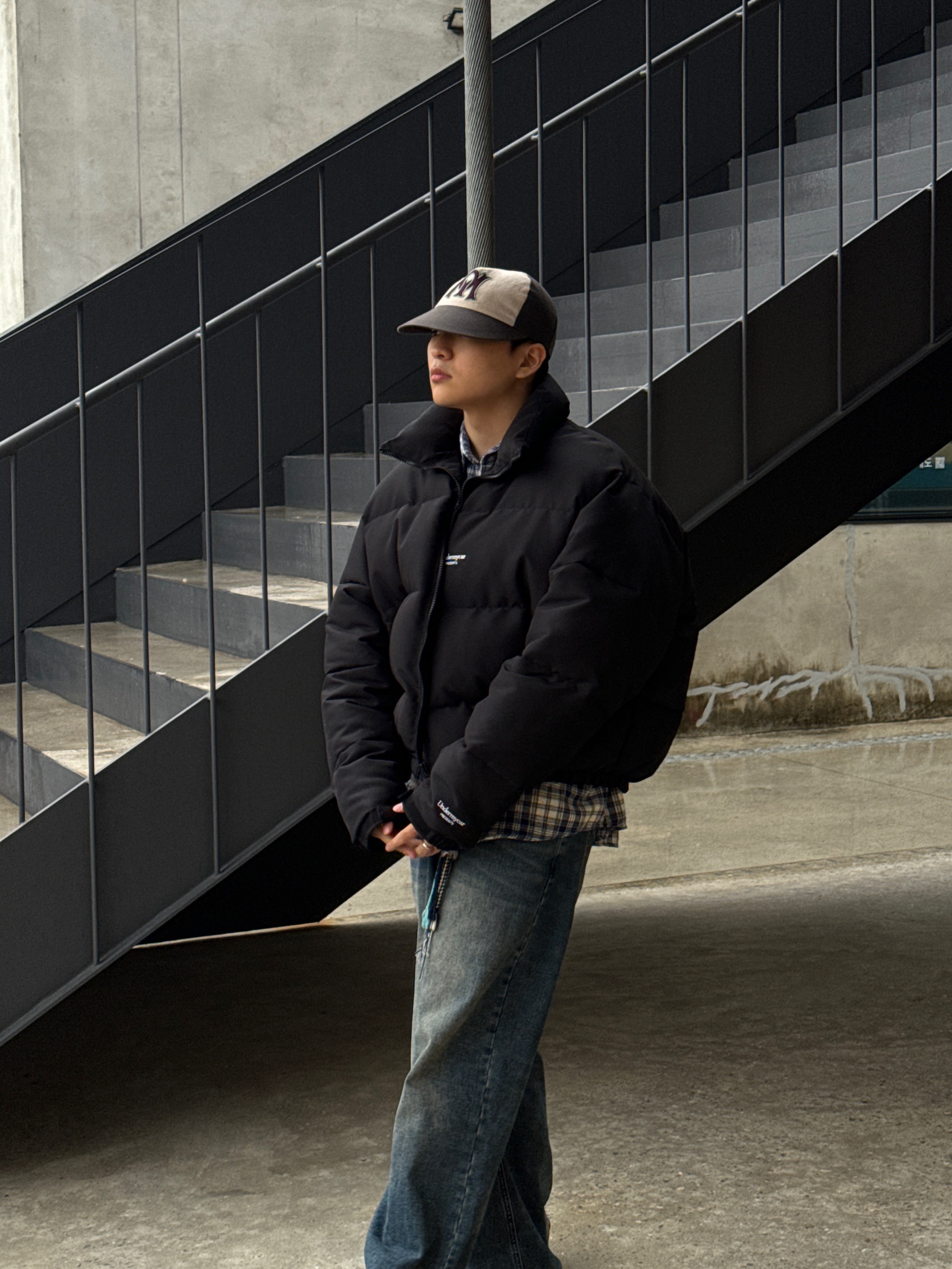 Undermycar Mu.15 Anti Fxxking Logo Play Triple Logo Crop Padding Jacket Black 착용 스타일