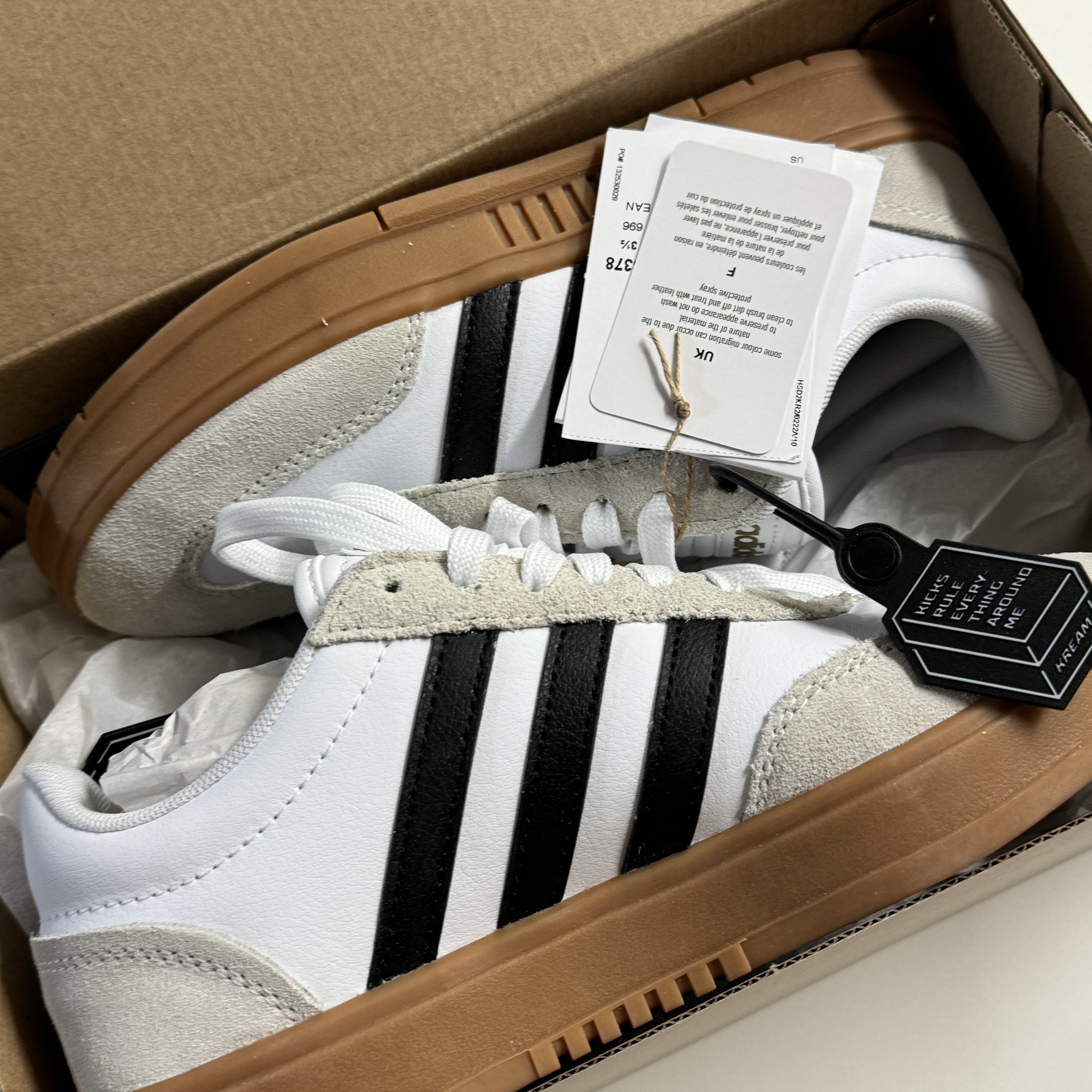 Adidas Gradas White Core Black 착용 스타일 - 1