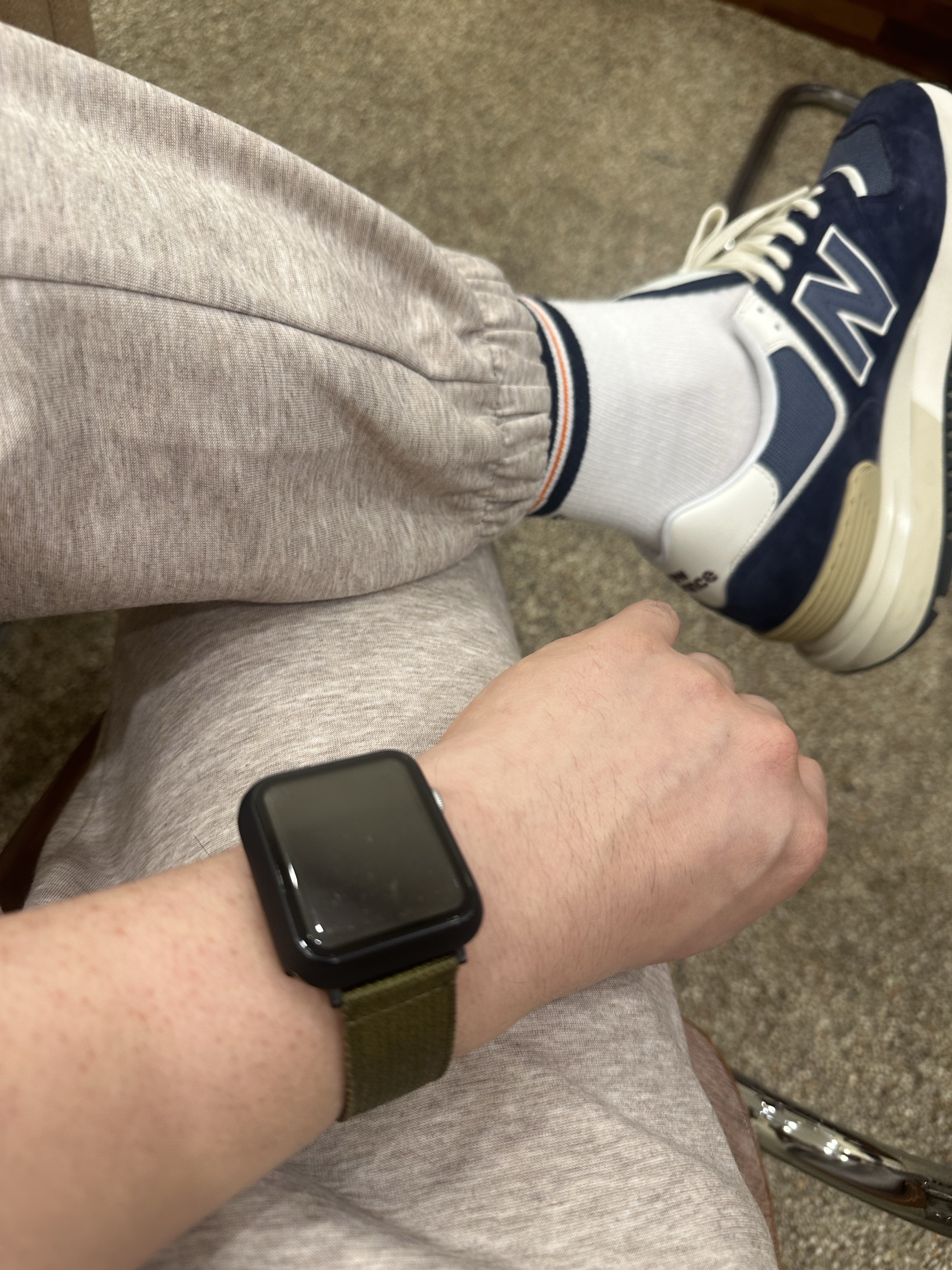 New Balance 574 Legacy Navy, Apple Watch Series 8 41mm Cellular Silver Aluminum Case with Sport Band White (Korean Ver.) 착용 스타일
