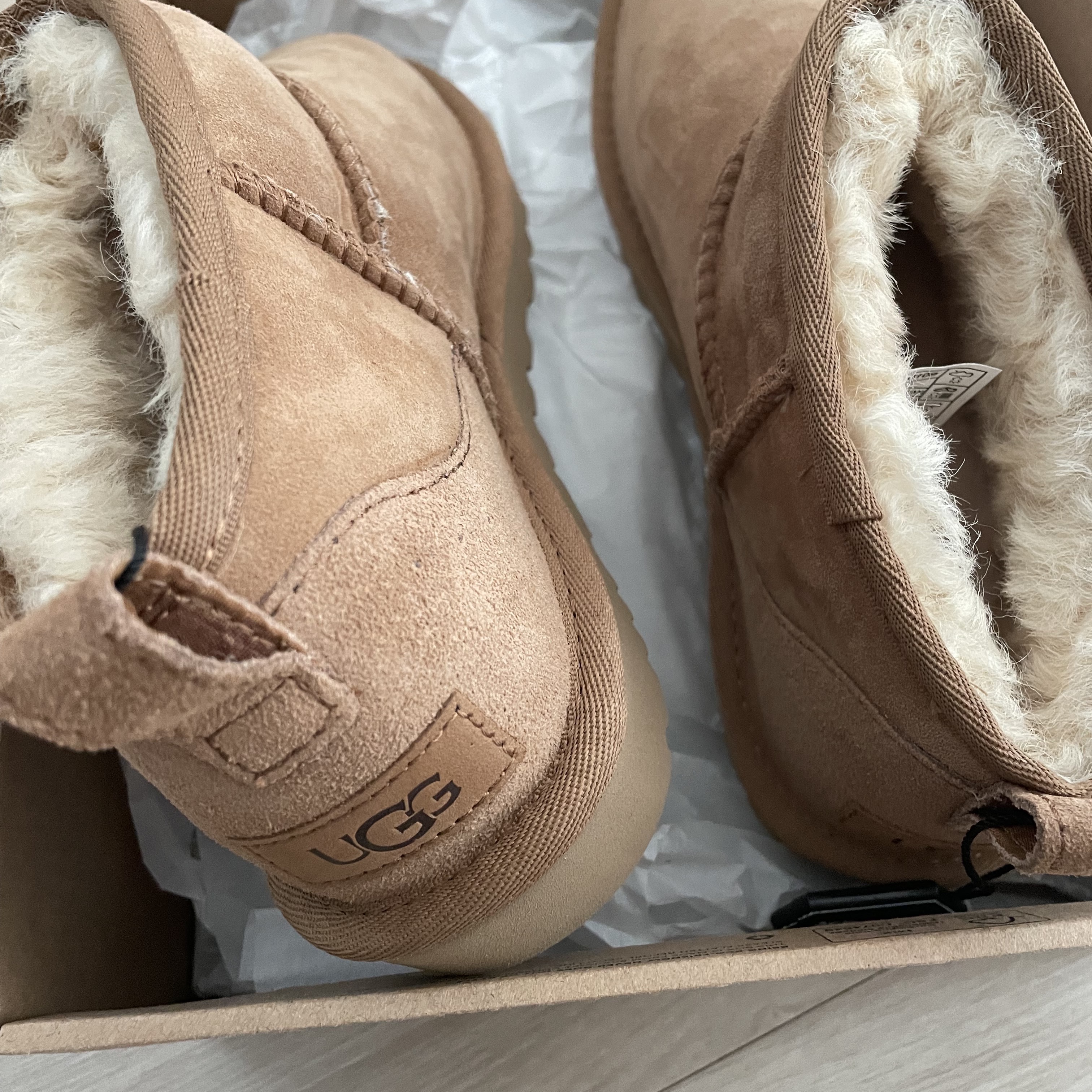 (W) UGG Classic Ultra Mini Boots Chestnut 착용 스타일