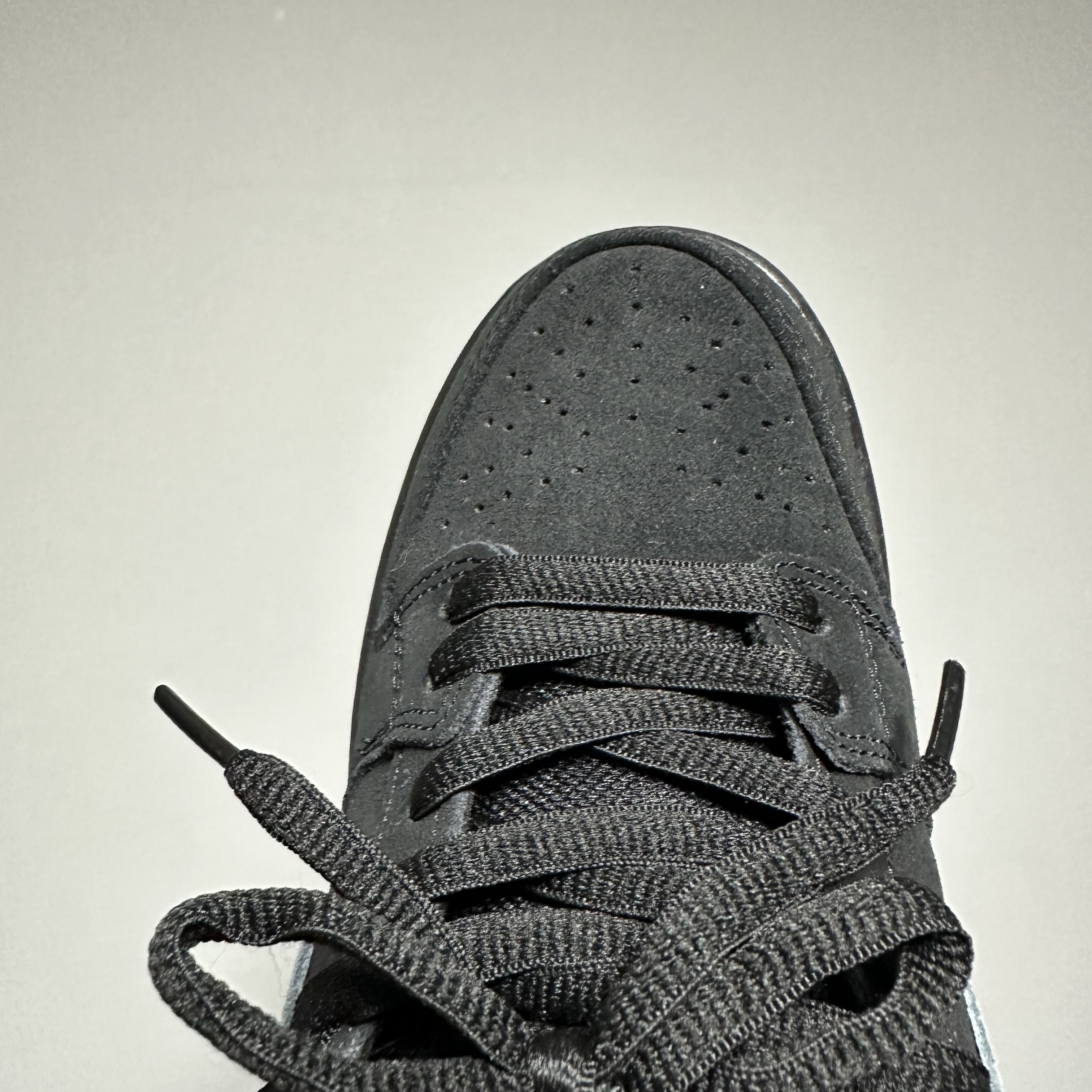 Nike SB Dunk Low Pro Black Cool Grey 착용 스타일 - 5