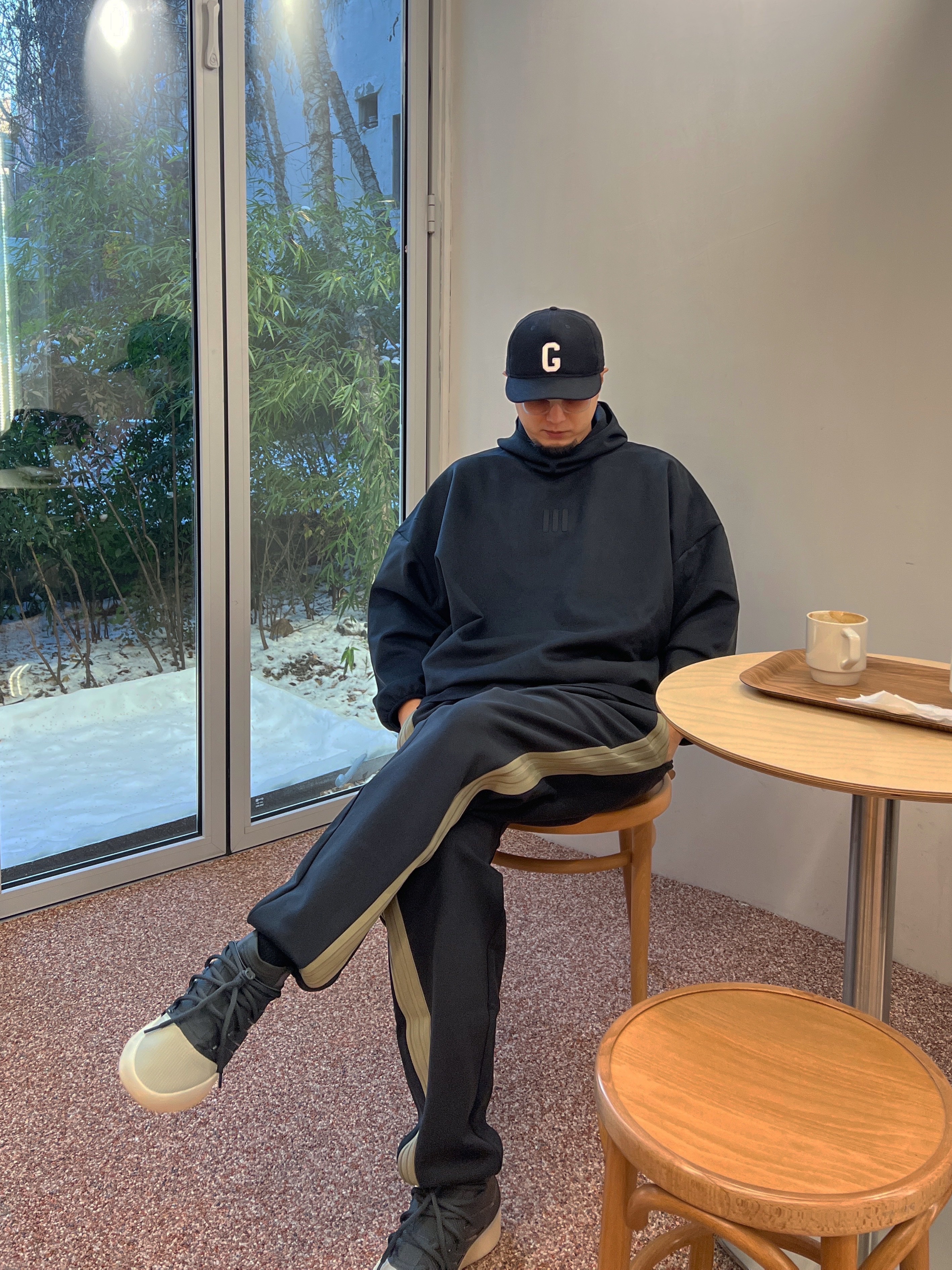 Adidas x Fear of God Athletics Suede Fleece Hoodie Black - KR Sizing, Adidas x Fear of God Athletics I Basketball Carbon Sesame 착용 스타일