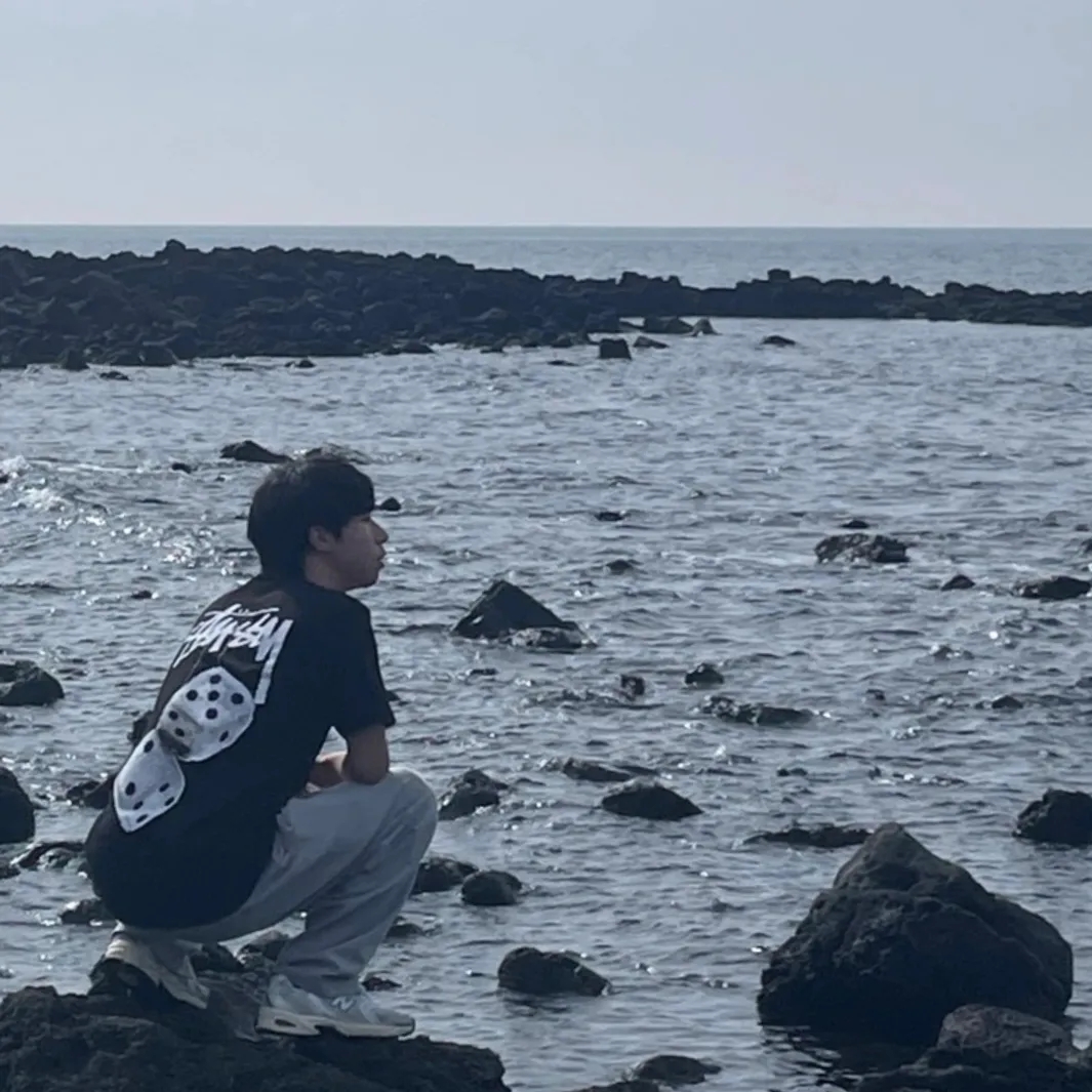 Stussy Fuzzy Dice T-Shirt Black 착용 스타일 - 3