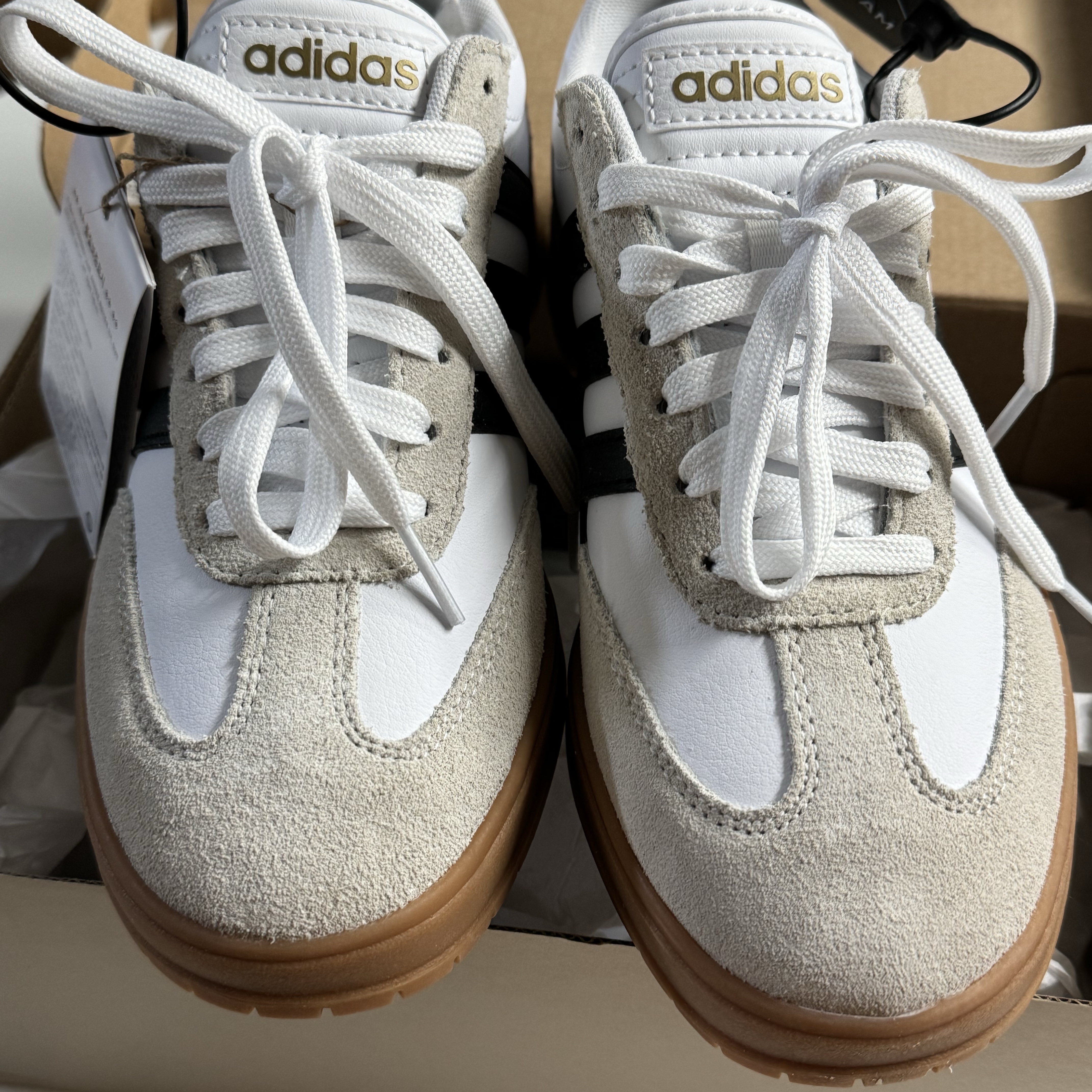 Adidas Gradas White Core Black 착용 스타일 - 4