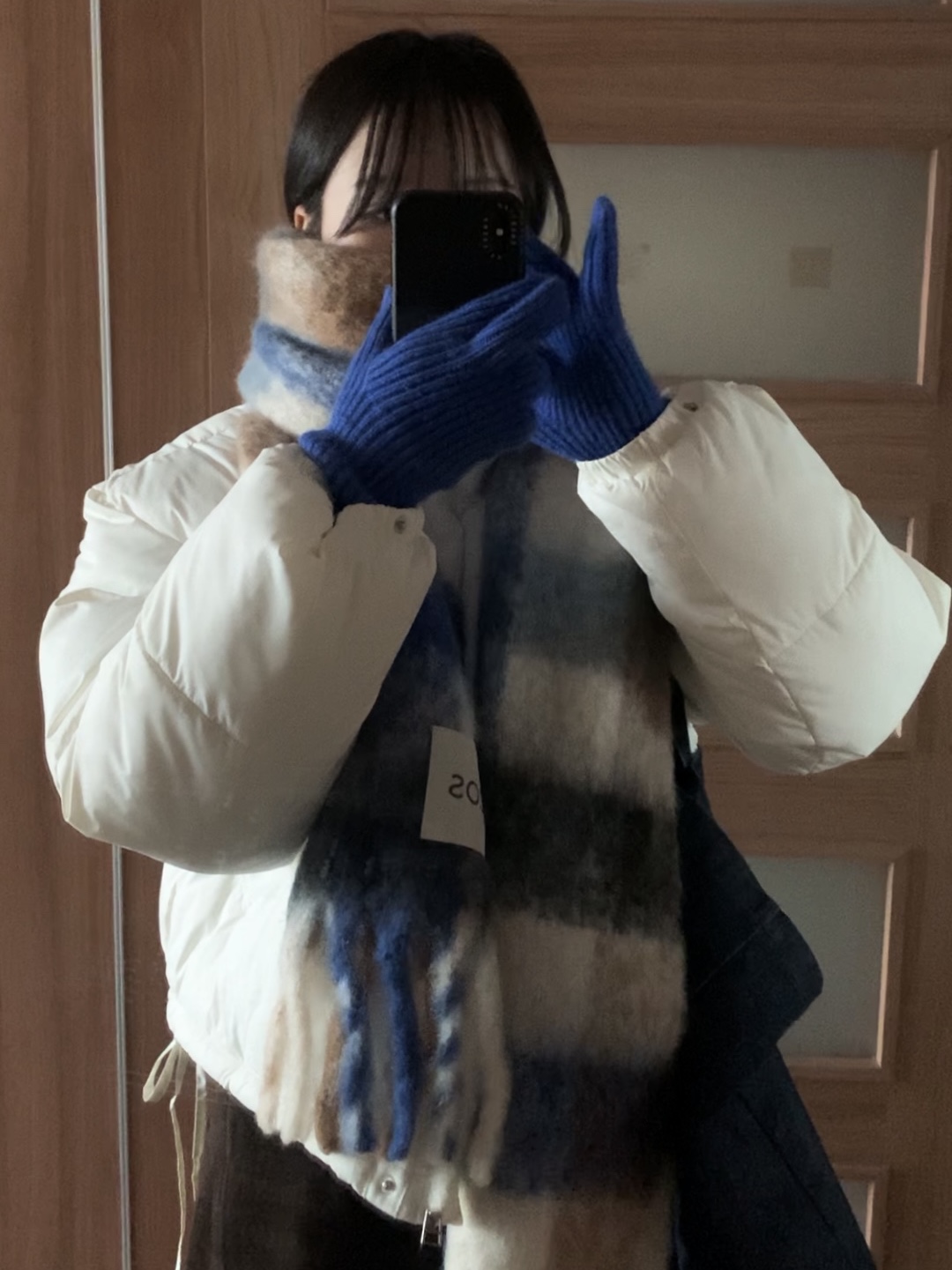 COS Oversized Mohair Blend Muffler Blue Brown Checked 착용 스타일