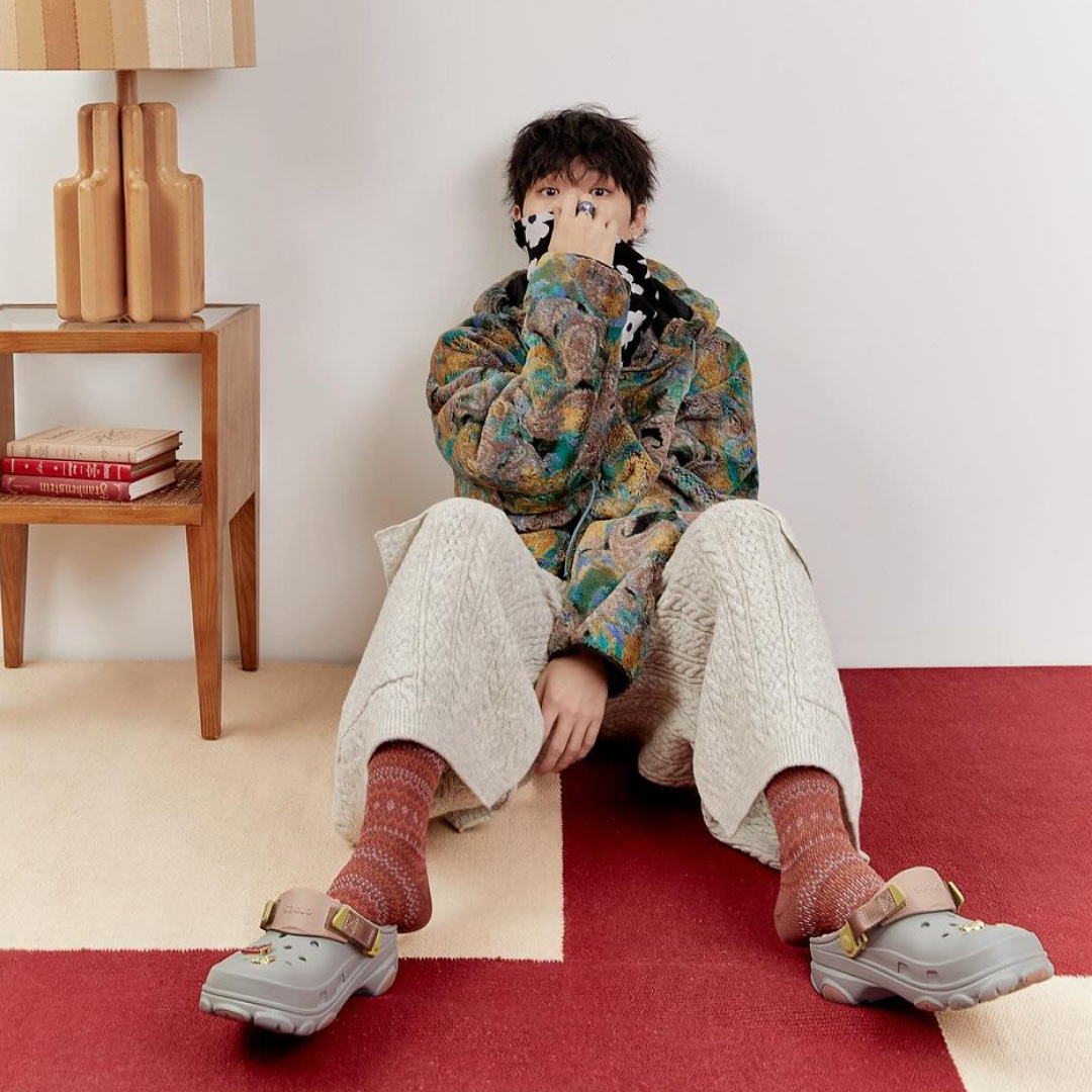 Crocs All Terrian Lined Clog Elephant 착용 스타일 - 2