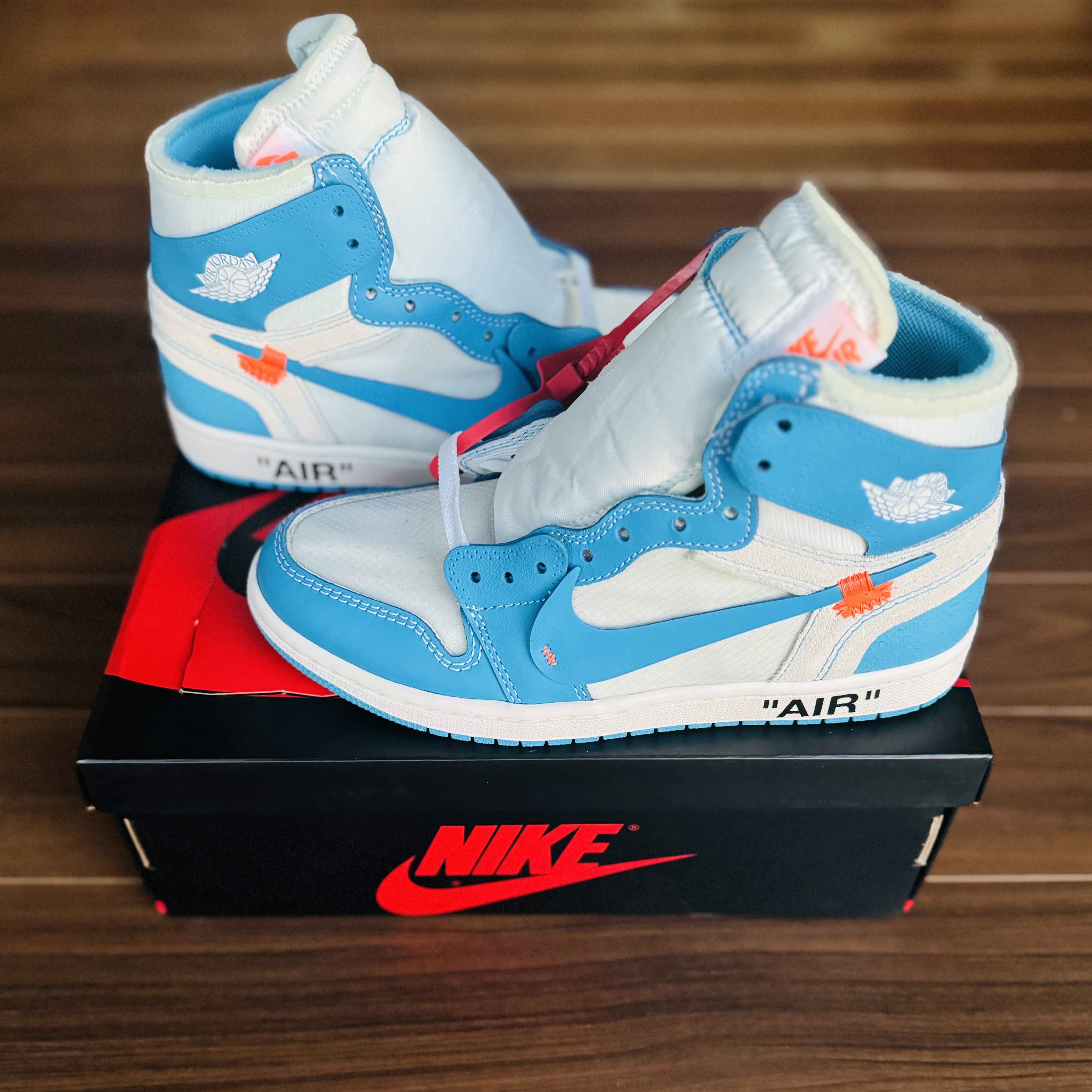 Jordan 1 x Off-White Retro High University Blue 착용 스타일 - 2