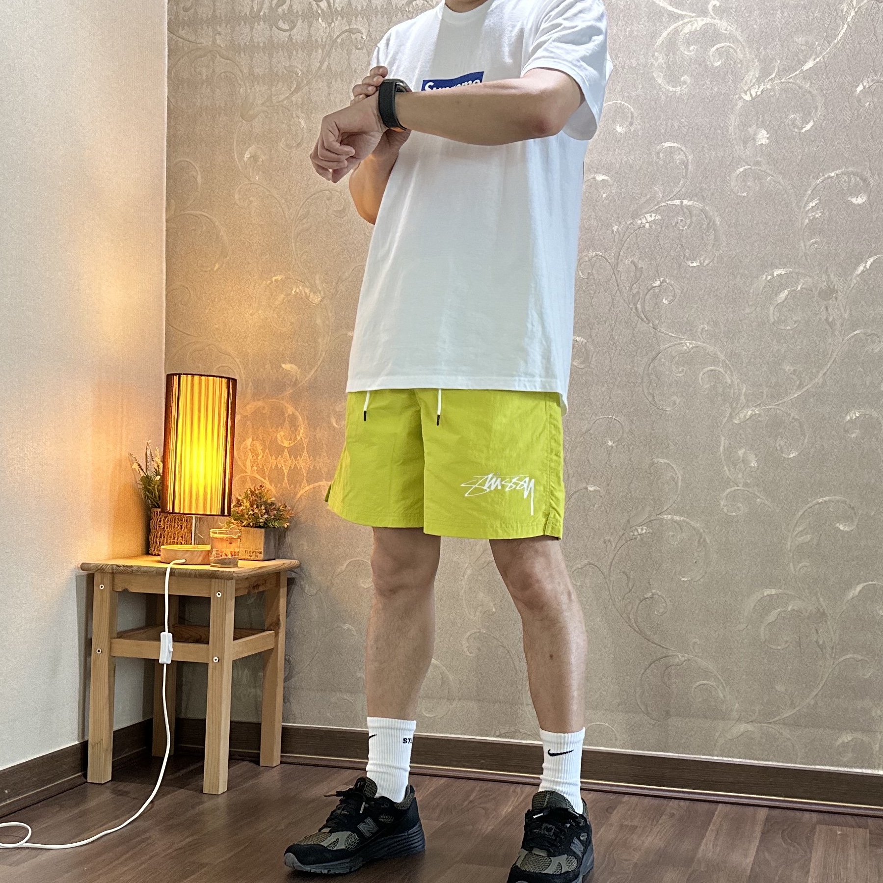Nike x Stussy Shorts High Voltage (FJ9167-344), Supreme Seoul Box Logo T-Shirt White - 23FW 착용 스타일 - 1