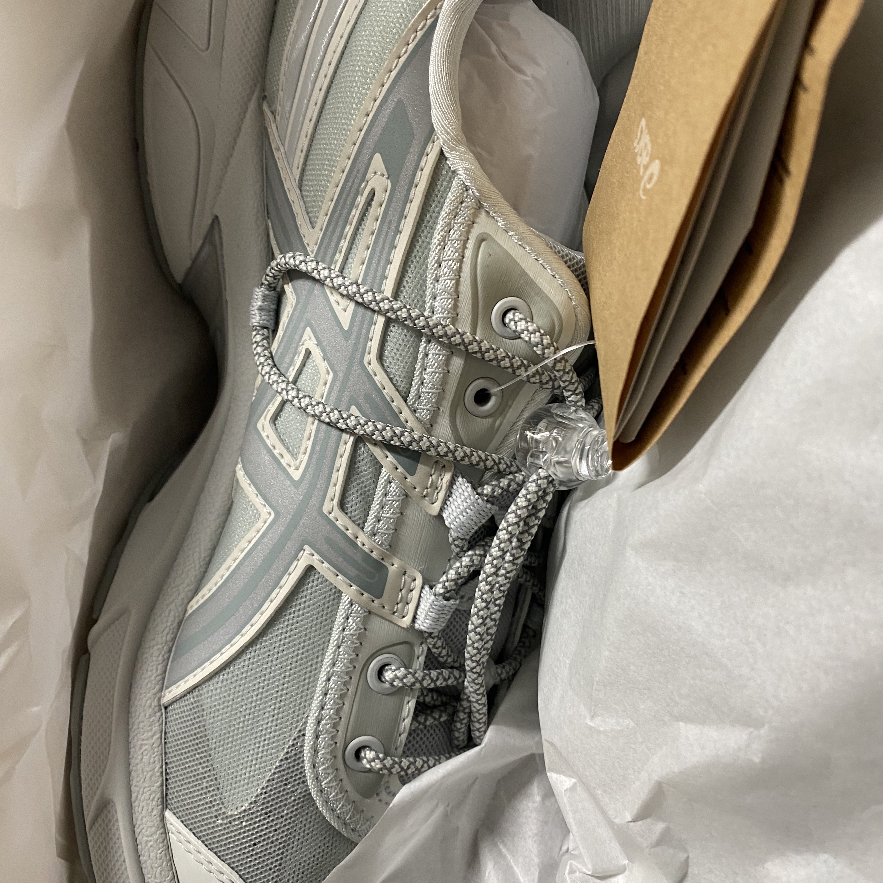 Asics x Atmos x Ojos Gel-1130 RE Glacier Grey Pure Silver 착용 스타일