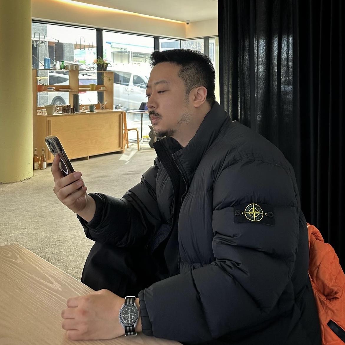 Stone Island 40623 Garment Dyed Crinkle Reps Recycled Nylon Down Jacket Black - 23FW, Swatch x Omega Bioceramic MoonSwatch Mission To The Moon 착용 스타일