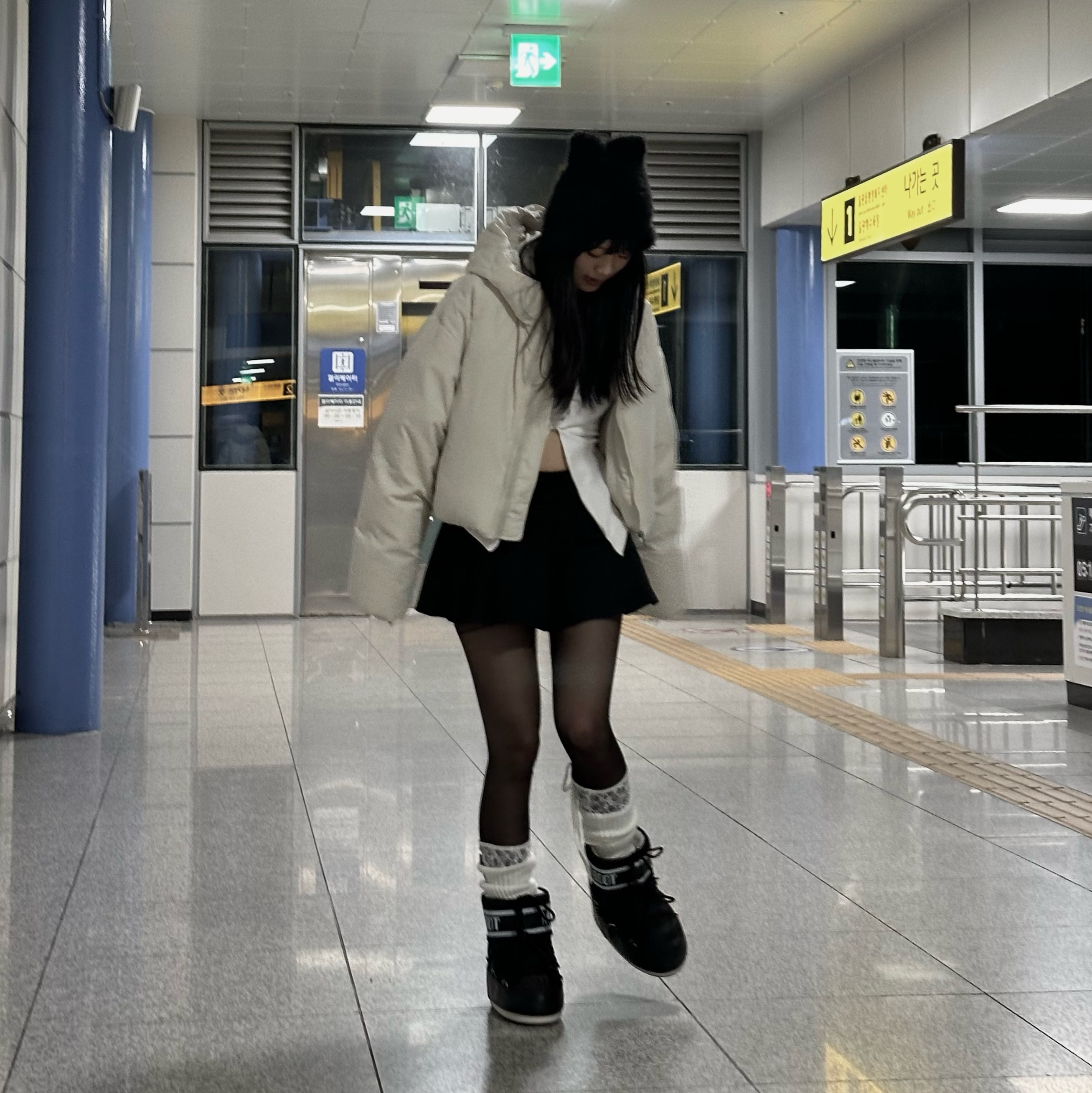 (W) Moon Boot Icon Low Nylon Boots Black 착용 스타일 - 2