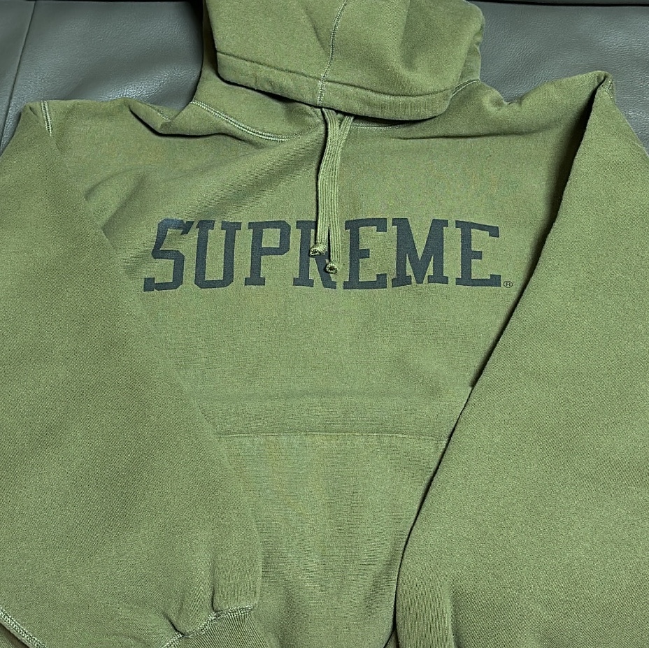 Supreme Varsity Hooded Sweatshirt Dark Olive - 23FW 착용 스타일
