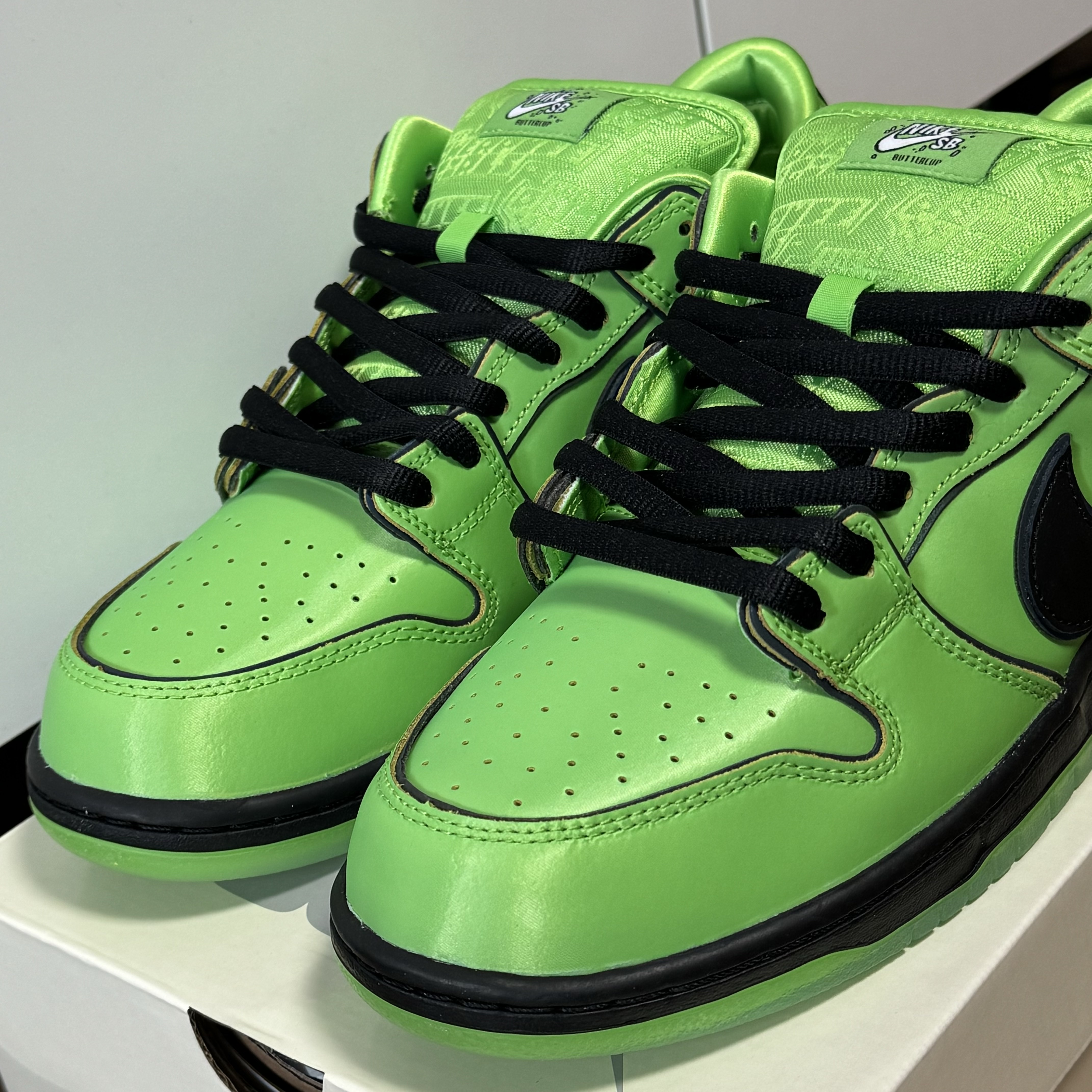 Nike x The Powerpuff Girls SB Dunk Low Pro QS Buttercup 착용 스타일 - 3