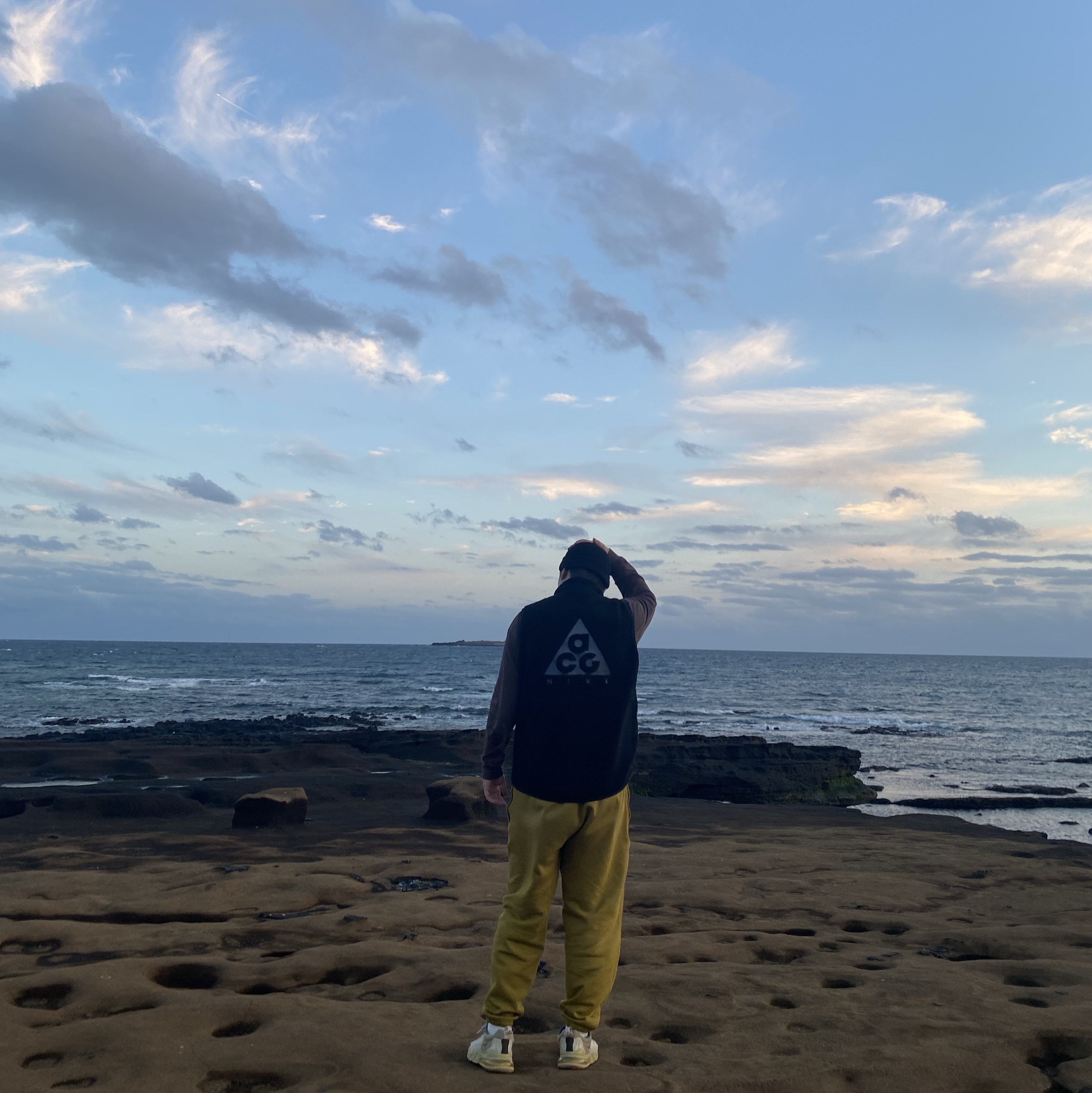 Supreme Loose Gauge Beanie Black, Nike NRG Solo Swoosh Fleece Pants Desert Moss - US/EU 착용 스타일
