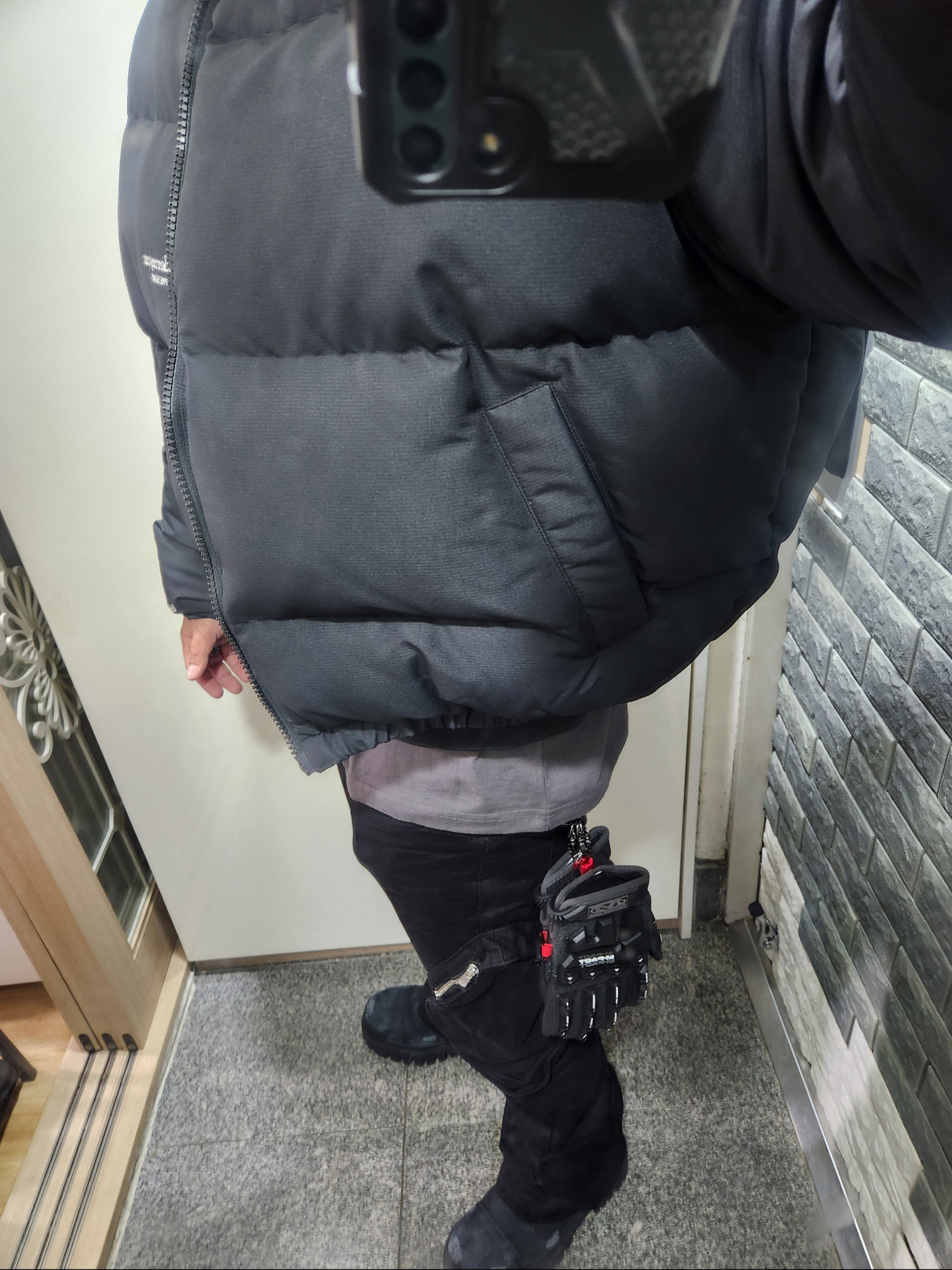 Undermycar Mu.15 Anti Fxxking Logo Play Triple Logo Crop Padding Jacket Black, Undermycar Zerob Embossed Tactic Flared Jeans Sharkskin - 23FW 착용 스타일 - 3