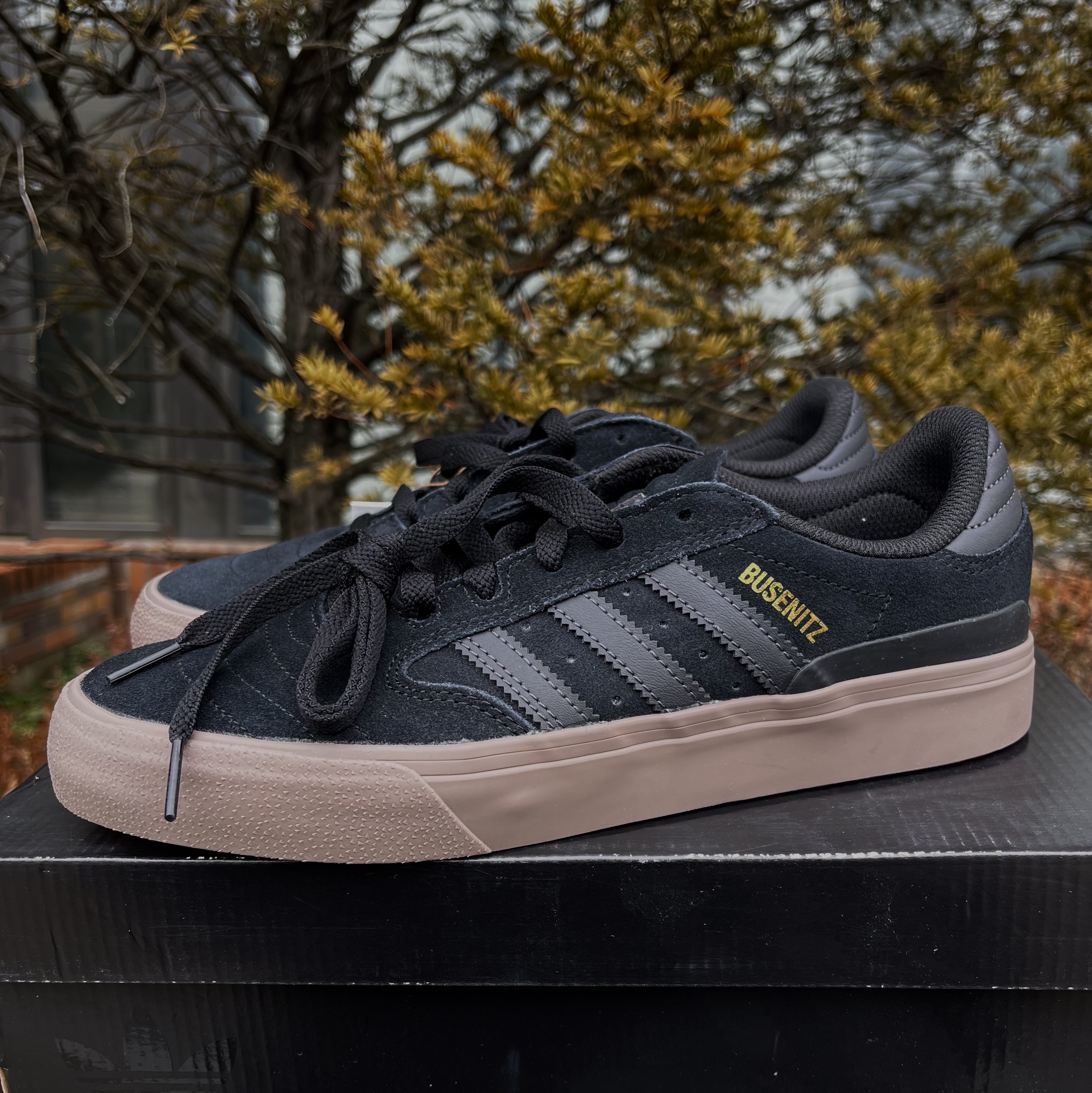 Adidas Busenitz Vulc 2 Core Black Carbon 착용 스타일