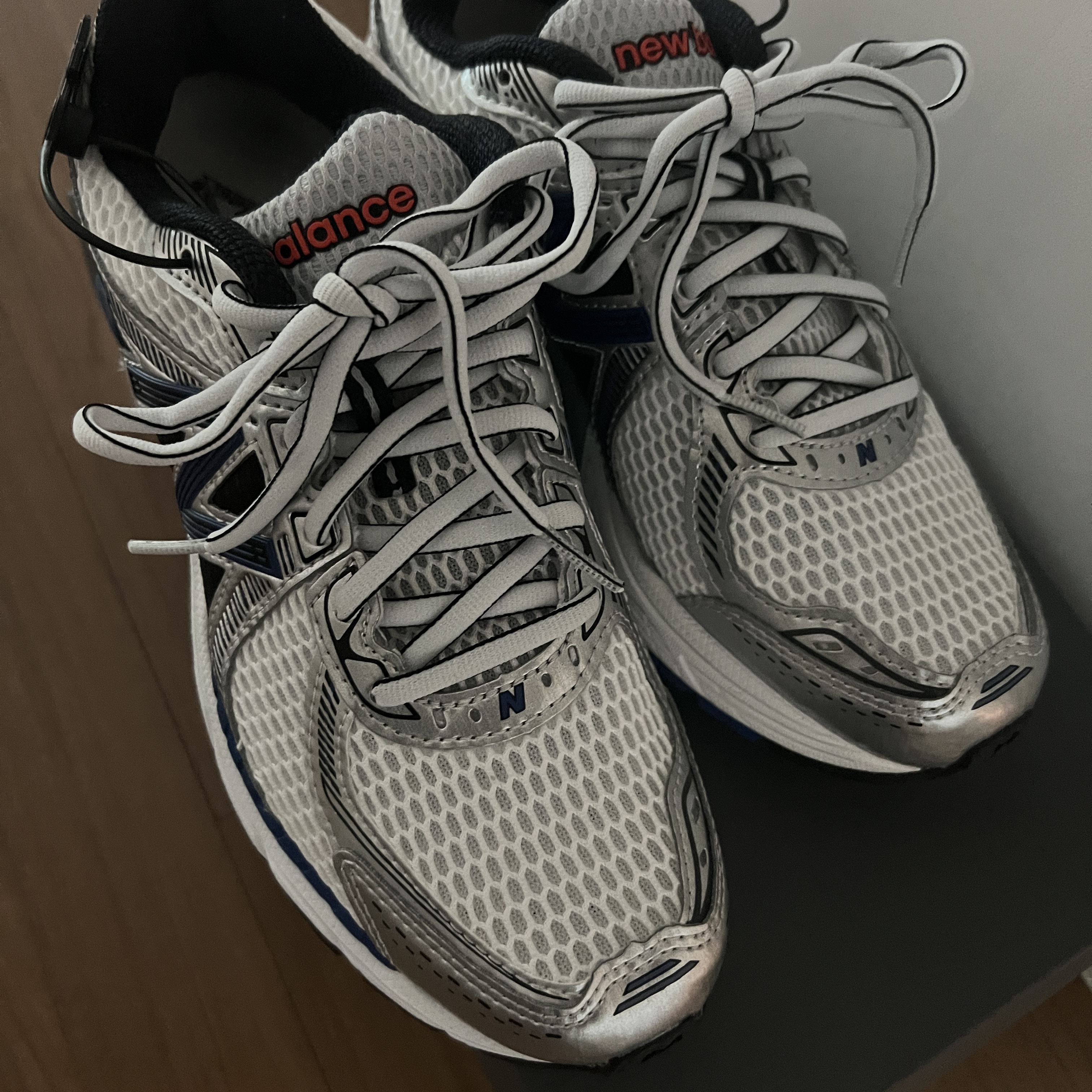New Balance 860v2 Metallic Silver 착용 스타일