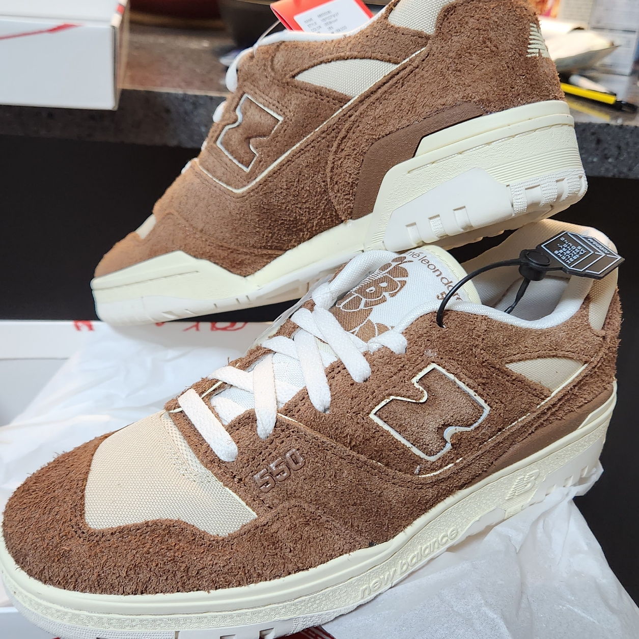 New Balance x Aime Leon Dore 550 True Brown 착용 스타일 - 1