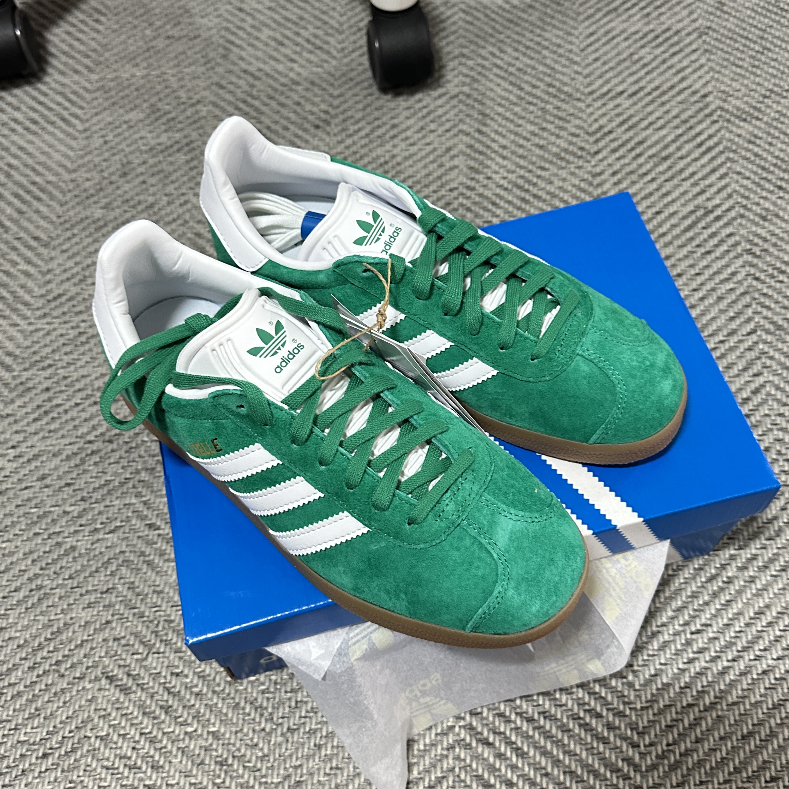 Adidas Gazelle Court Green Cloud White 착용 스타일
