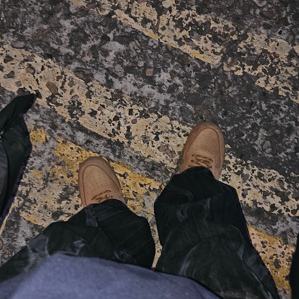 Nike Air Force 1 '07 WB Flax 착용 스타일
