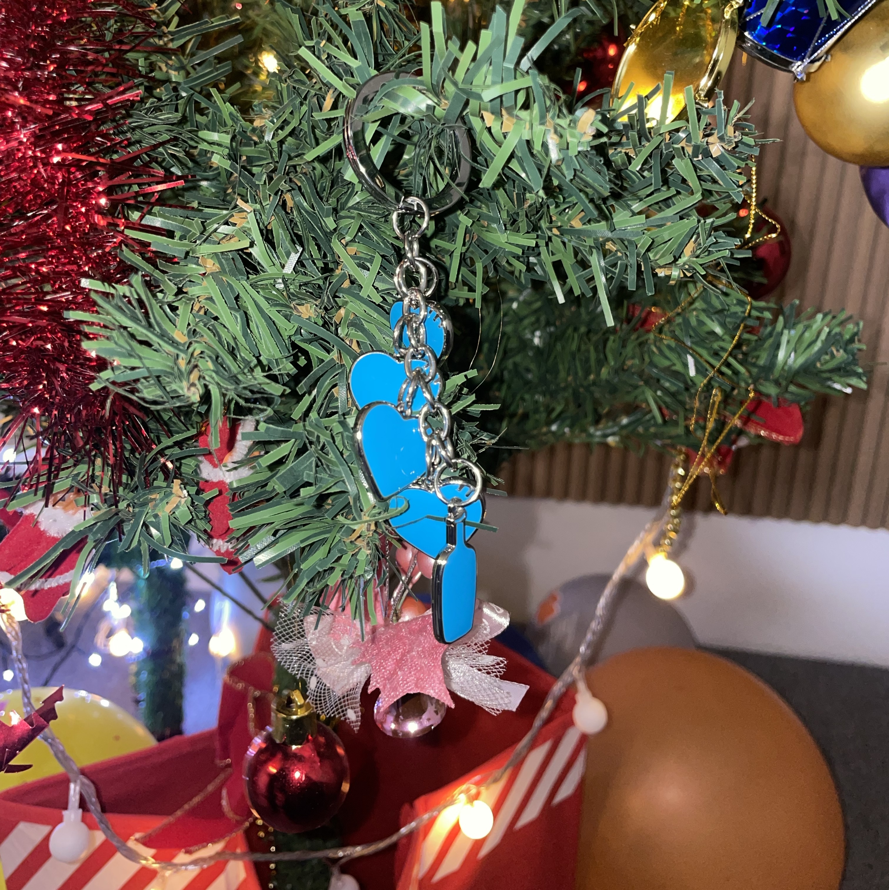 Human Made x Blue Bottle Coffee Key Charm Blue, Human Made Heart Keyring Red 착용 스타일 - 1