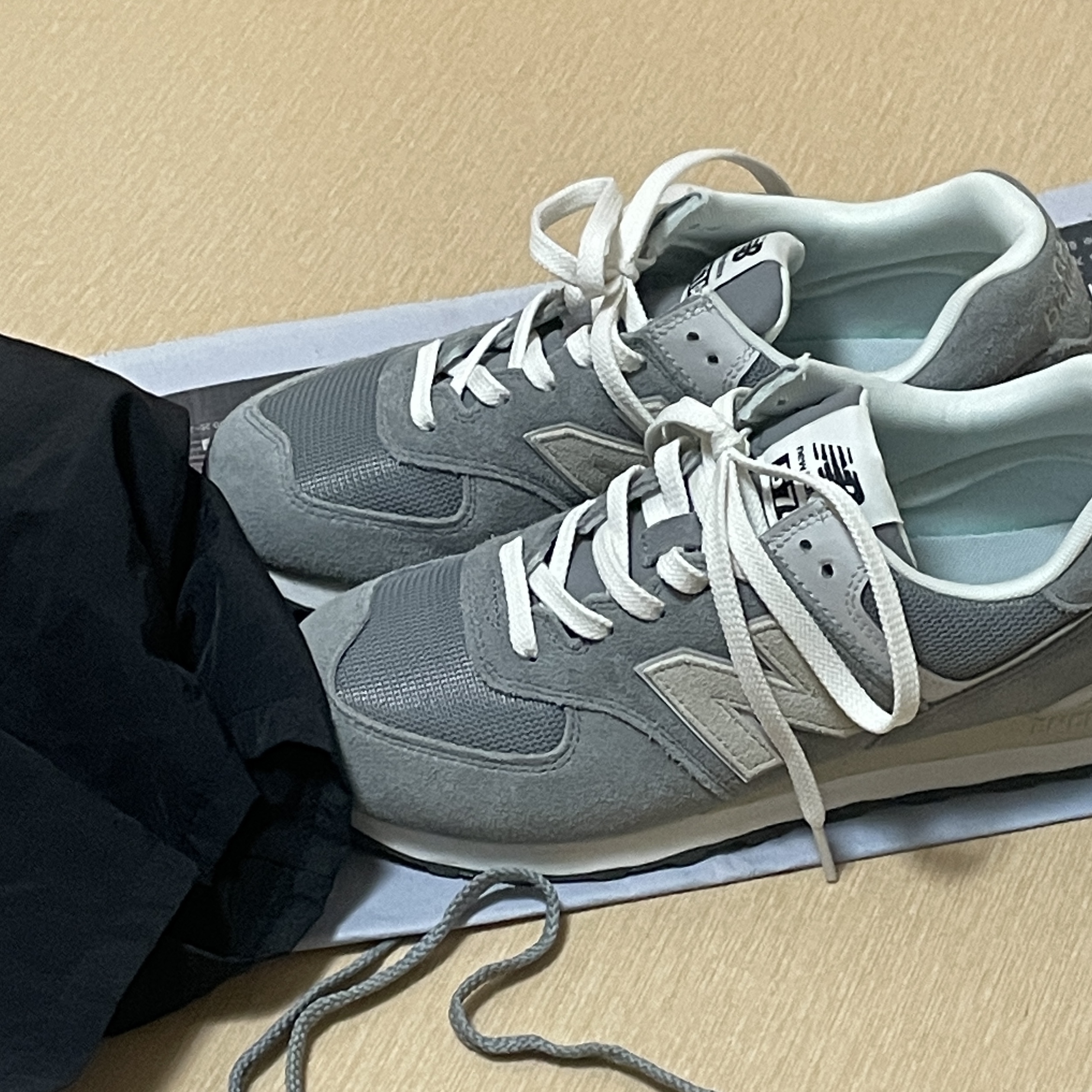New Balance 574 Classics Reimagined Gray 착용 스타일 - 1