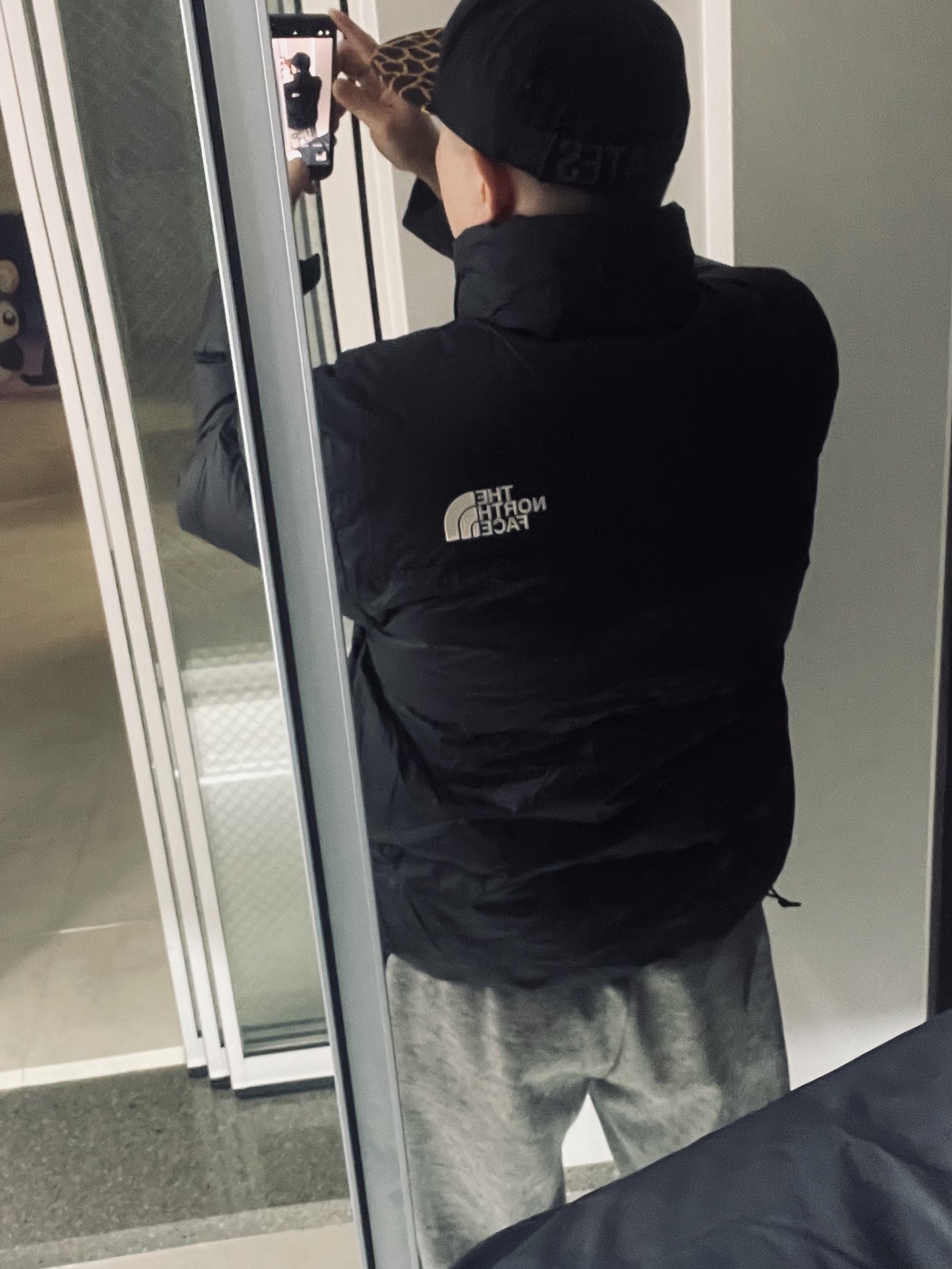 The North Face 1996 Eco Nuptse Jacket Black 착용 스타일 - 2