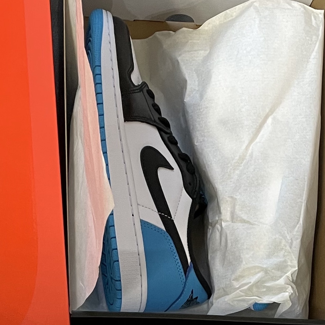 Jordan 1 Retro Low OG Black and Dark Powder Blue 착용 스타일