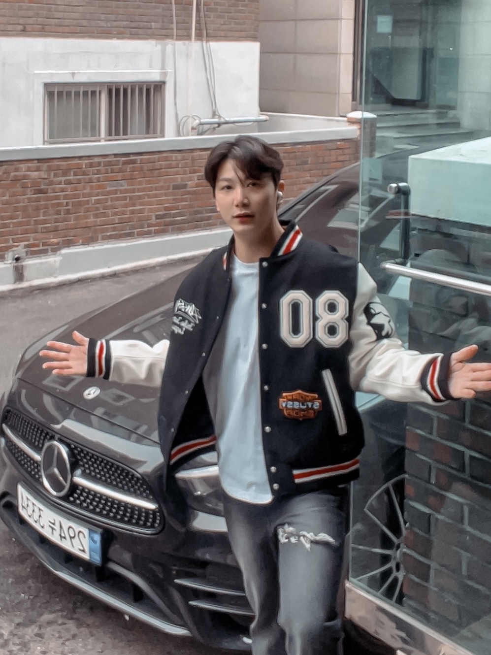 Stussy x Our Legacy x Denim Tears TTL Varsity Jacket Black 착용 스타일 - 2