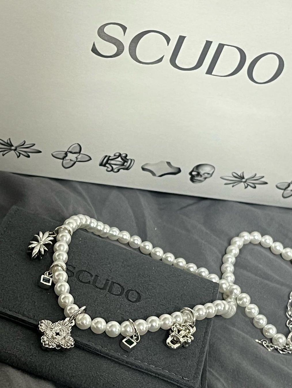 Scudo 10th SCUDO Pearl Crystal Necklace 착용 스타일 - 5