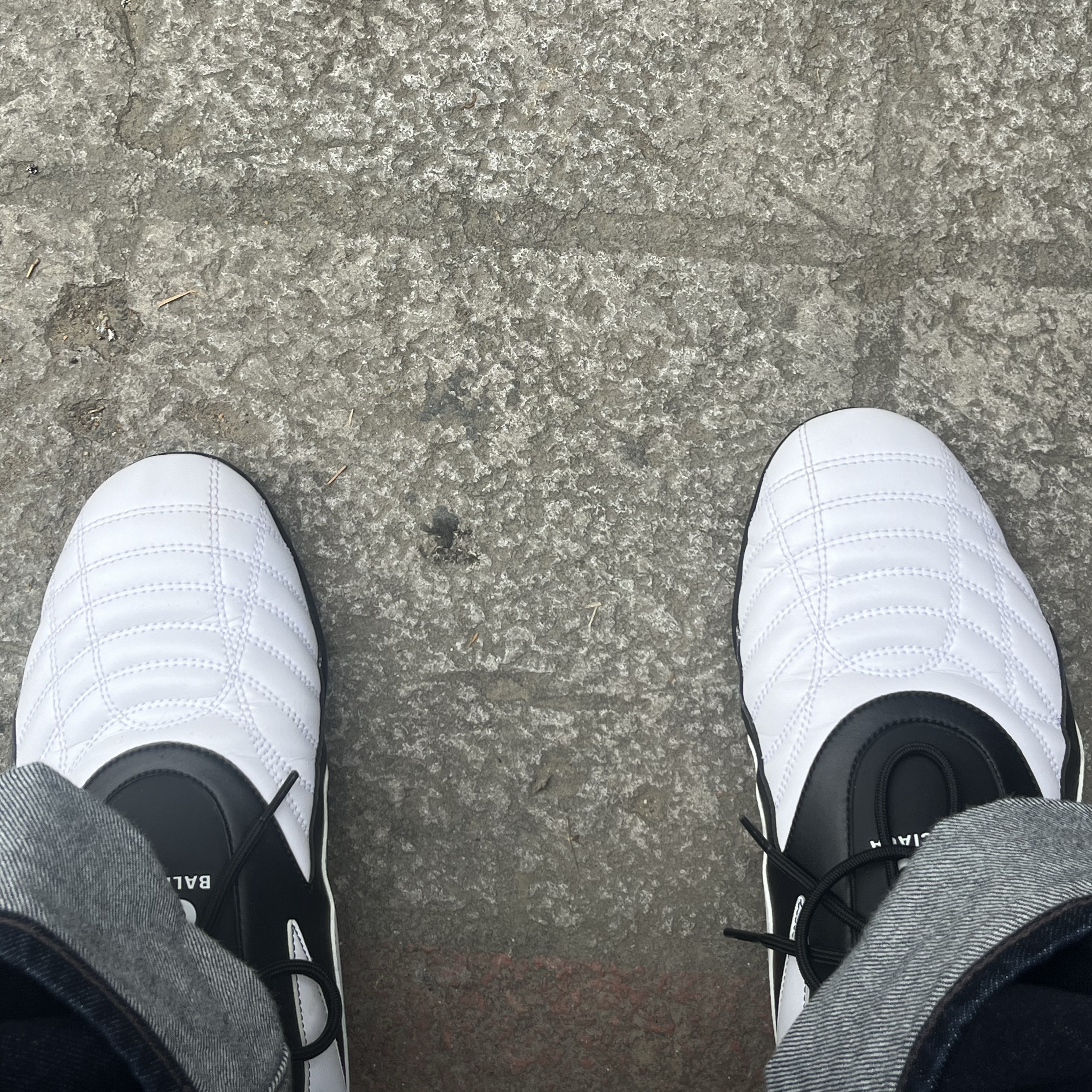 Balenciaga Zen Sneakers White Black 착용 스타일
