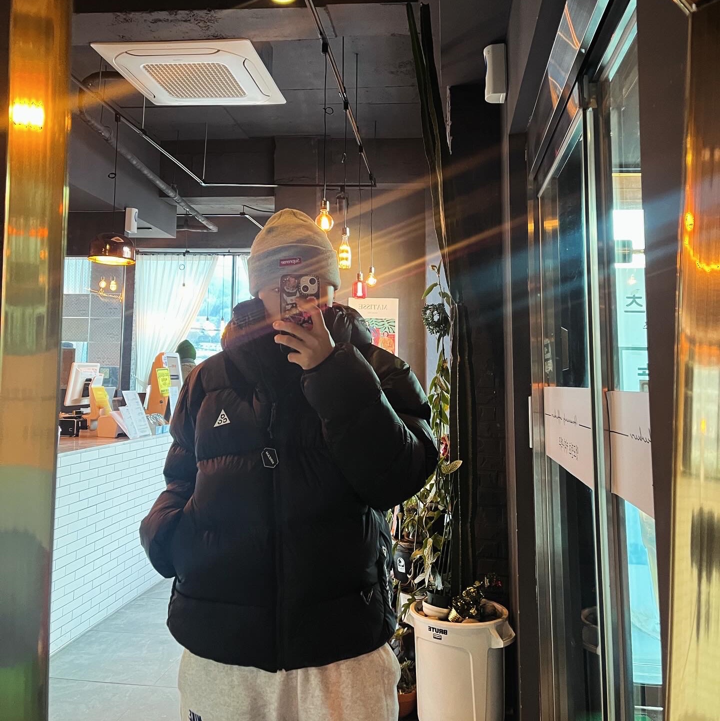 나이키 ACG 써마핏 ADV 루나 레이크 퍼퍼 자켓 블랙 - 아시아, 슈프림 뉴에라 바시티 비니 헤더 그레이 - 23FW 착용 스타일