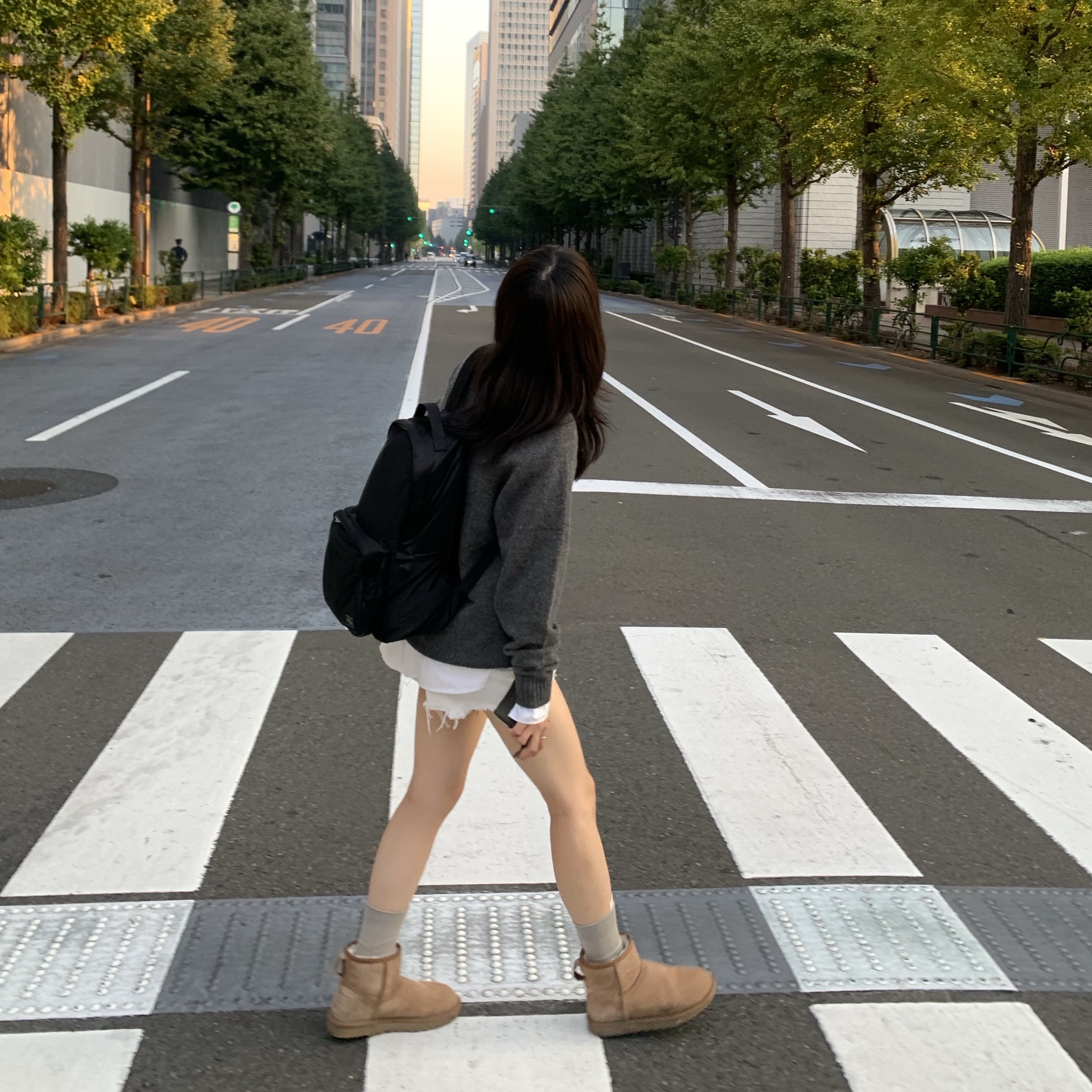 (W) UGG Classic Mini II Boots Chestnut, Porter Tanker Backpack Black 착용 스타일 - 2