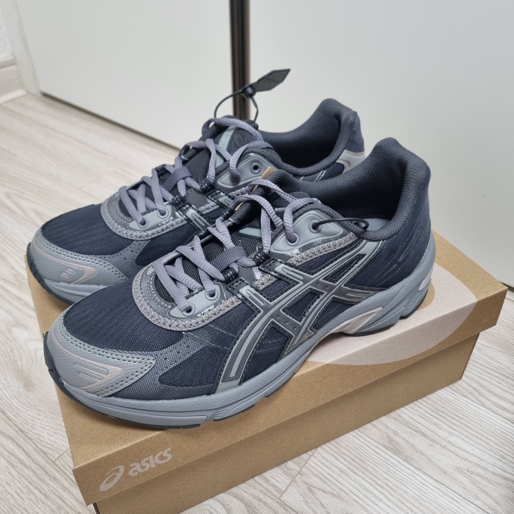Asics Gel-1130 RE Obsidian Grey 착용 스타일 - 1