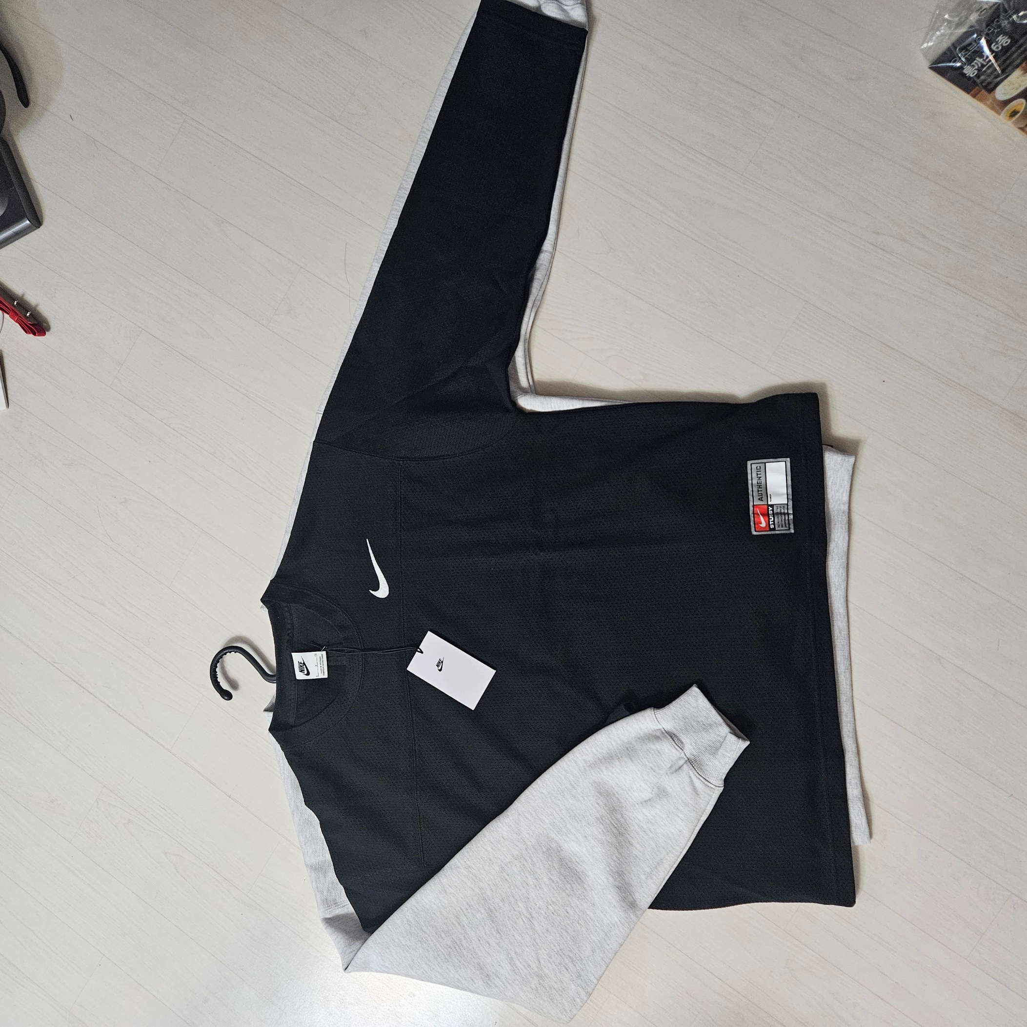 Nike x Stussy Long Sleeve Top Black (FJ9164-010), IAB Studio Sweatshirt Light Gray - 23FW 착용 스타일
