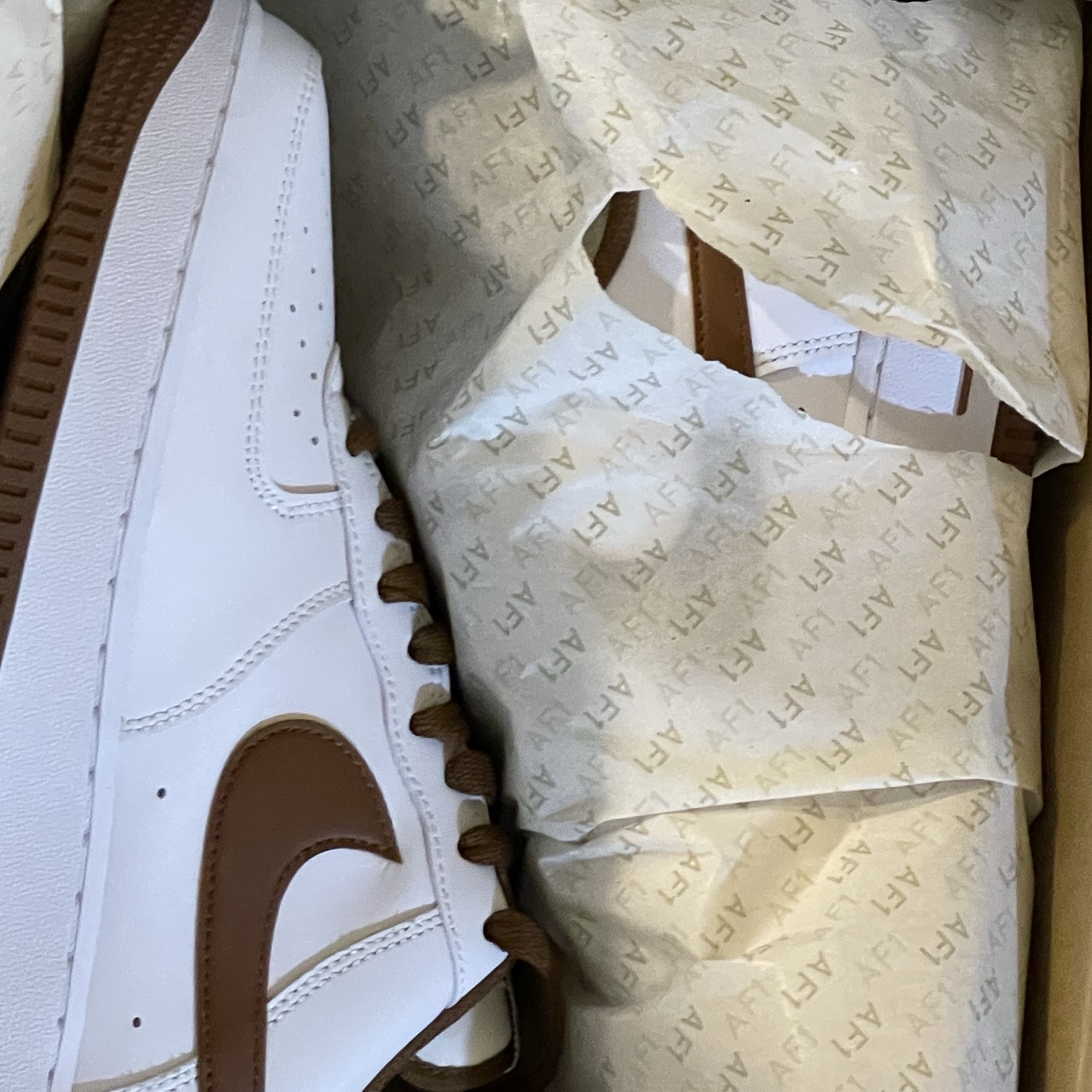 Nike Air Force 1 '07 Pecan 착용 스타일