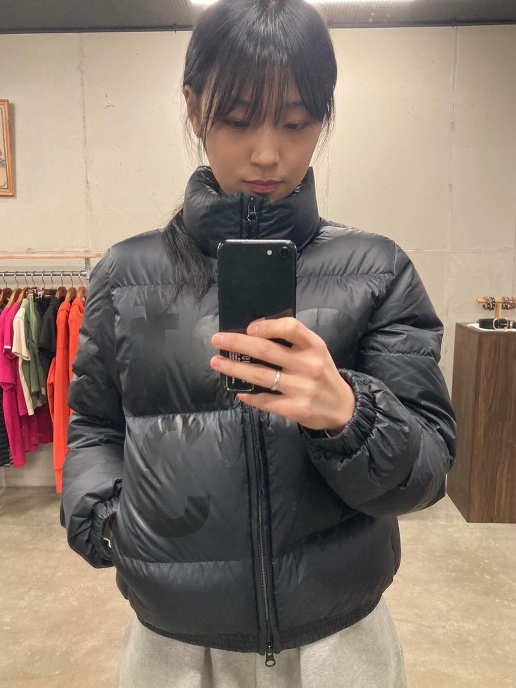 [KREAM 단독] Safarispot Basic Safari Down Jacket Black, [KREAM 단독] Safarispot Women 1/2 Basic Safari Down Jacket Black 착용 스타일