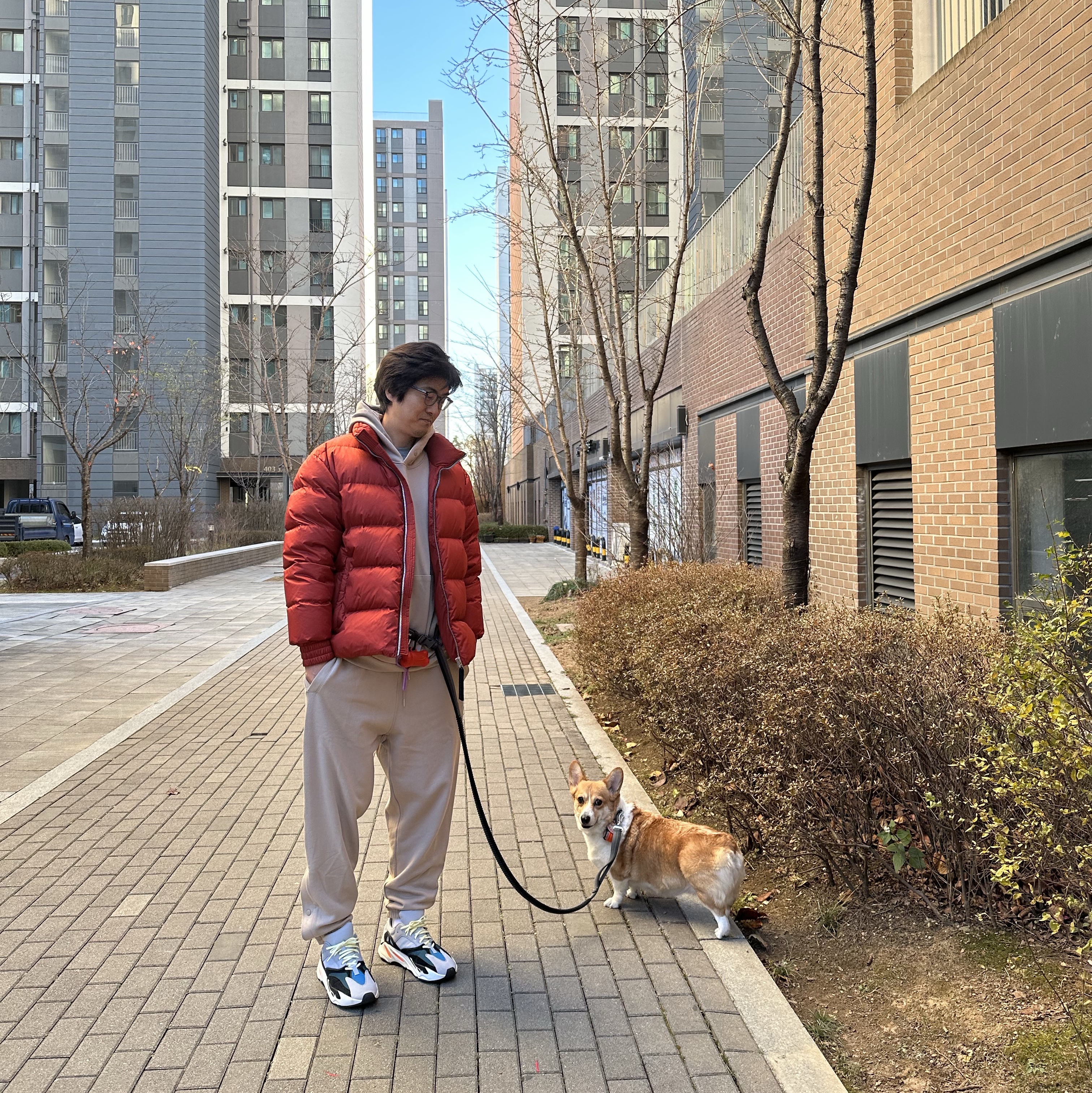 아디다스 이지 부스트 700 웨이브 러너 솔리드 그레이 2021/2022 착용 스타일