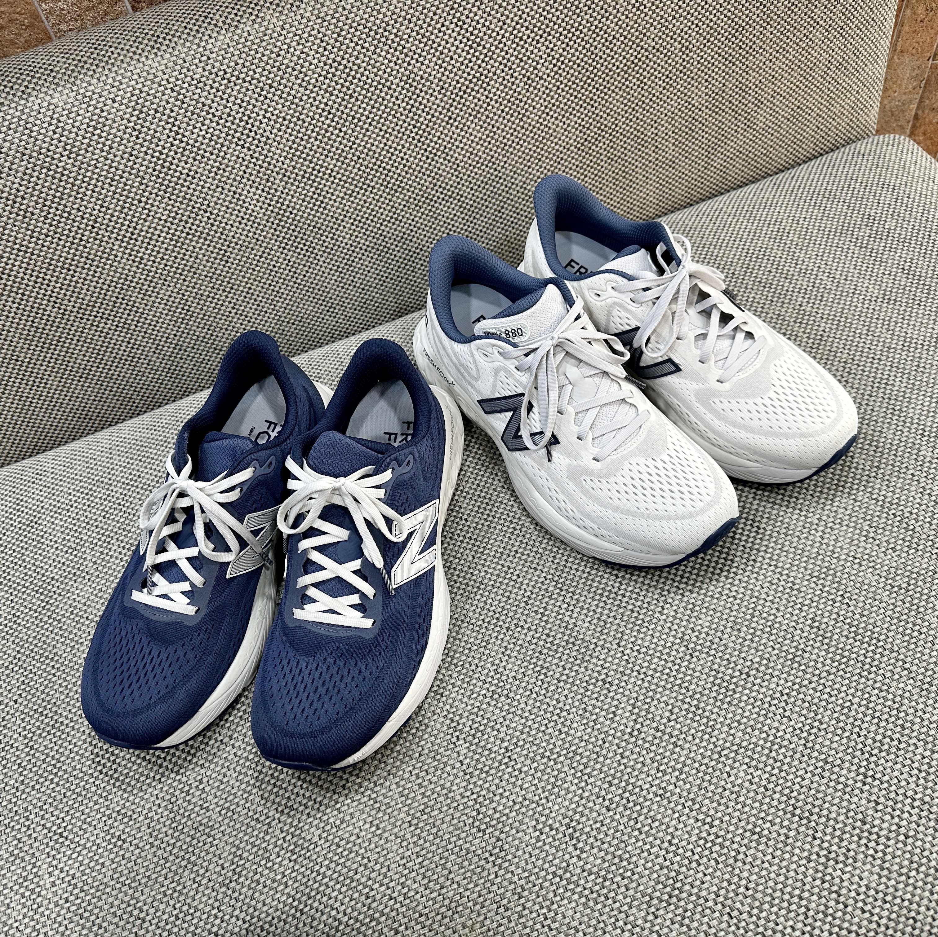 New Balance Fresh Foam X 880v13 Phantom White - 2E Wide 착용 스타일 - 1