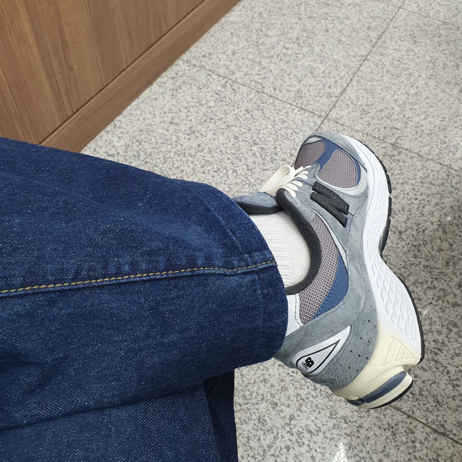 New Balance x JJJJound 2002R Storm Blue 착용 스타일