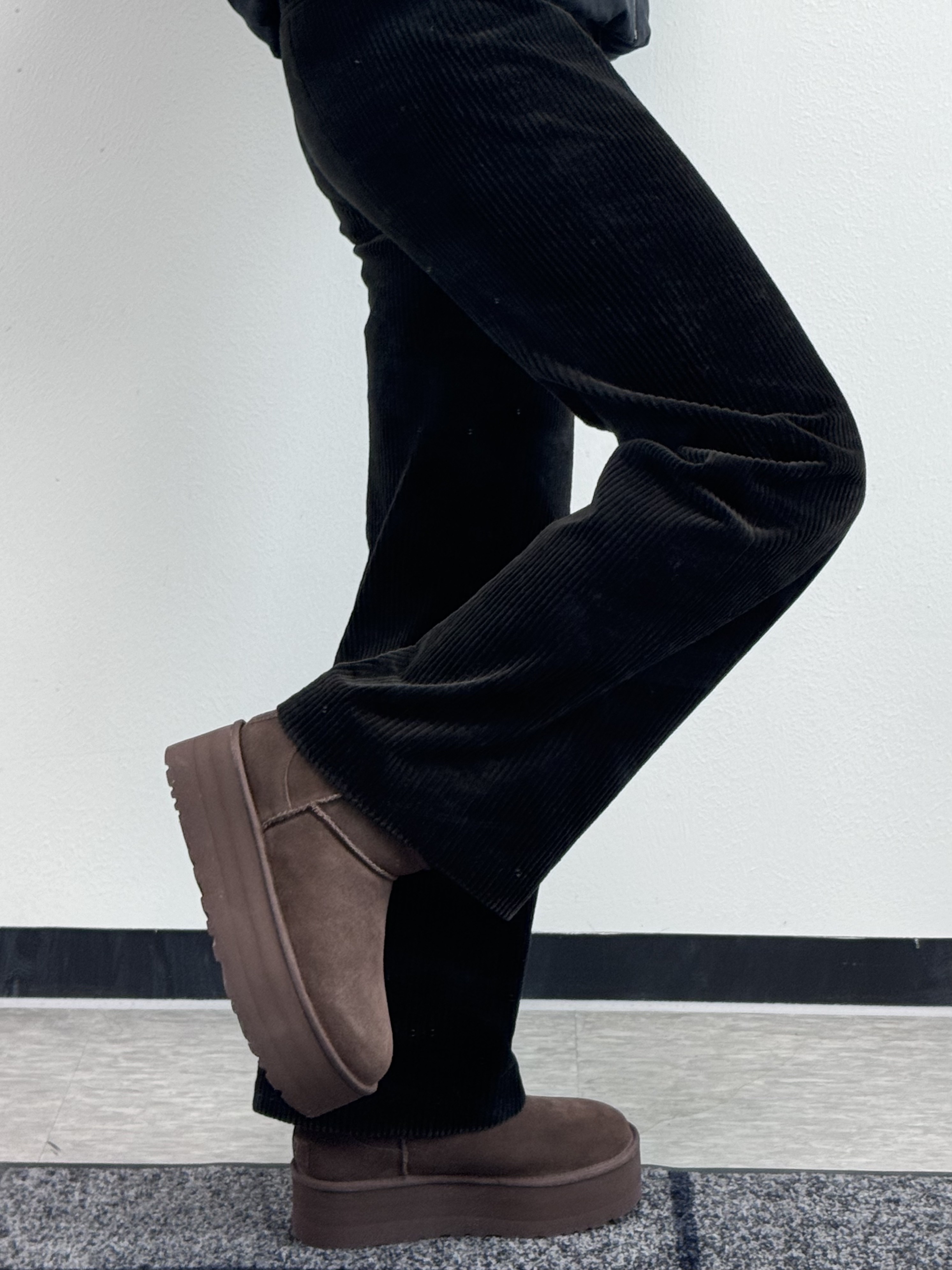 (W) UGG Classic Ultra Mini Platform Boots Burnt Cedar 착용 스타일